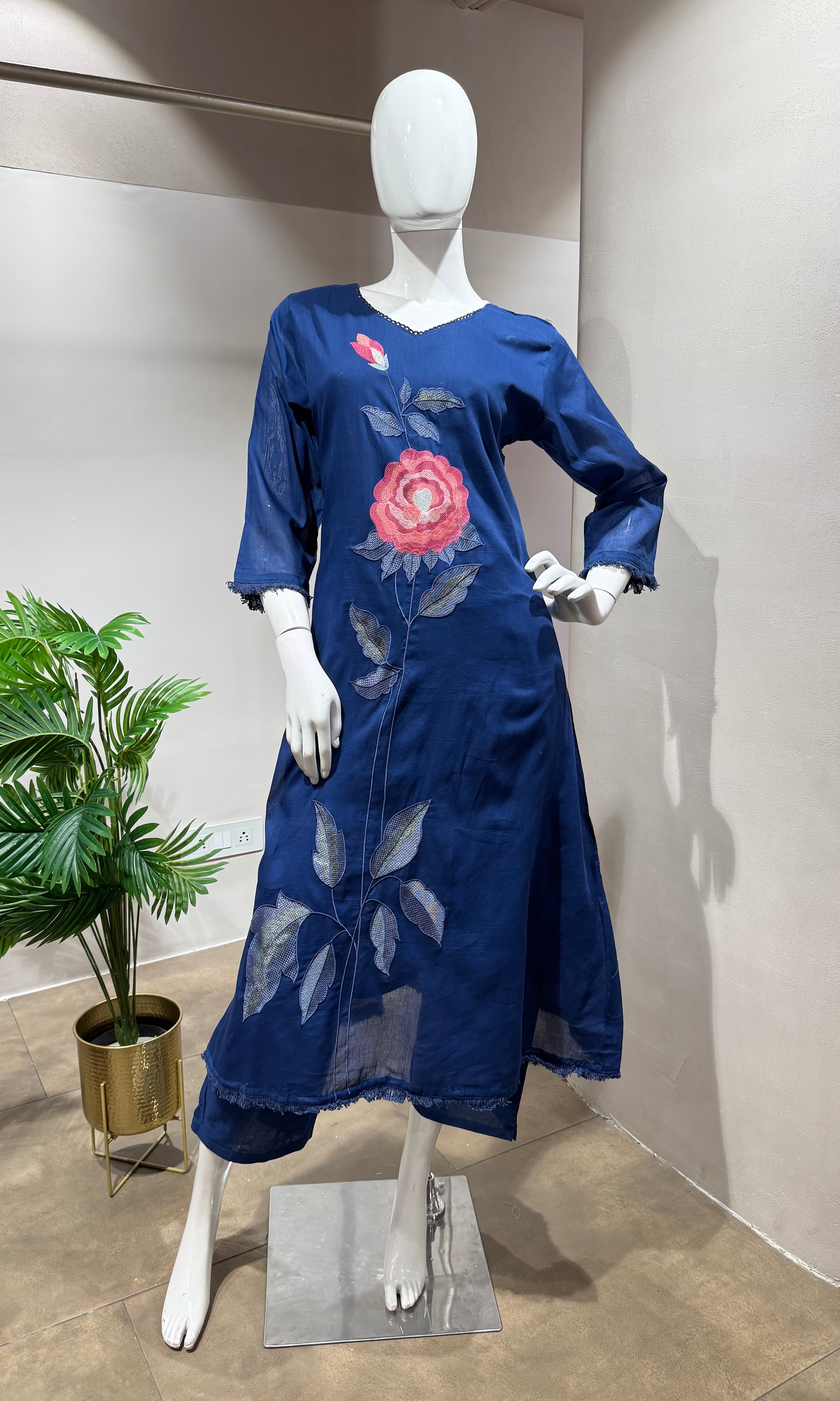 BLUE kurta set with floral embroidery