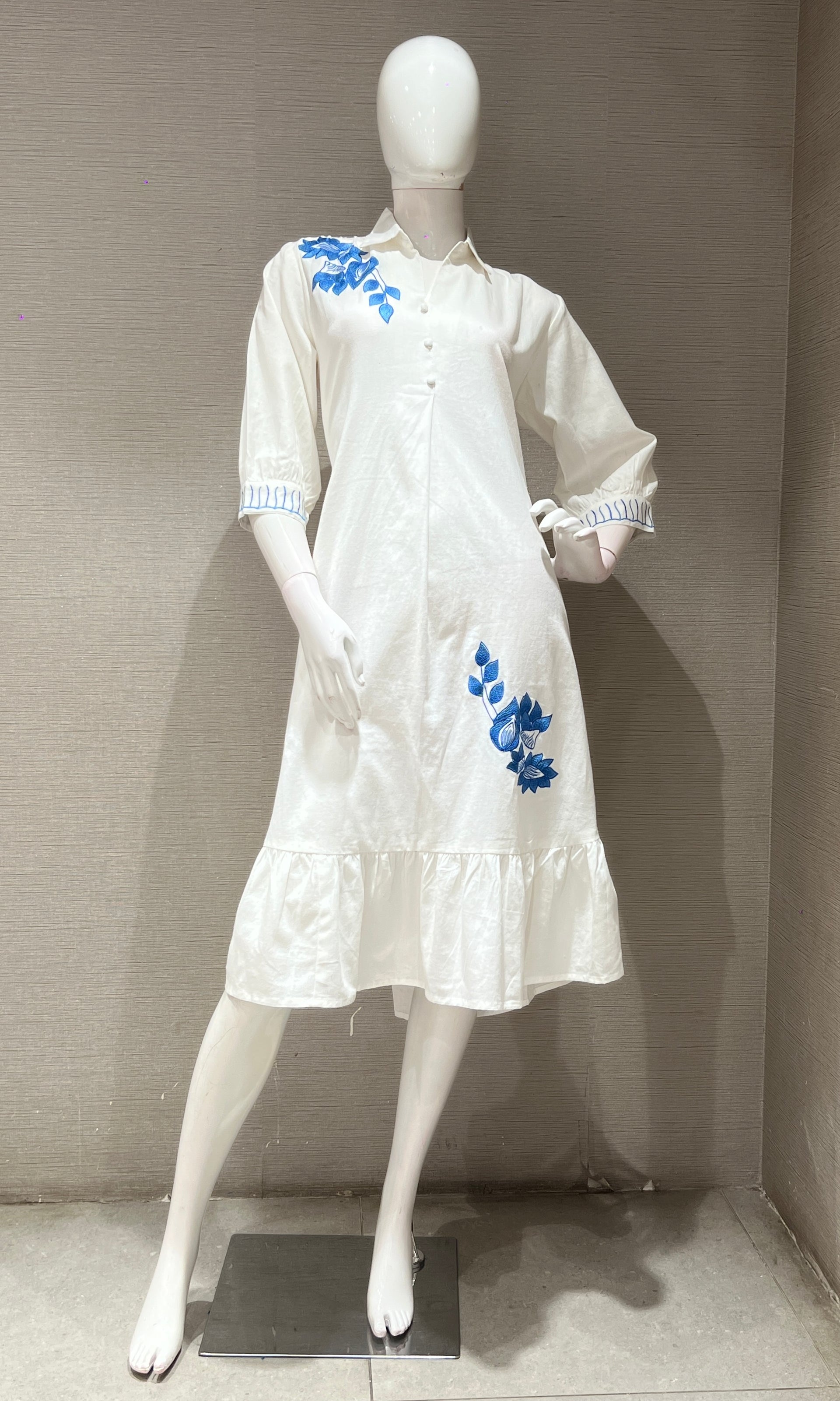 white christmas dresses White FLORAL KURTI TOP