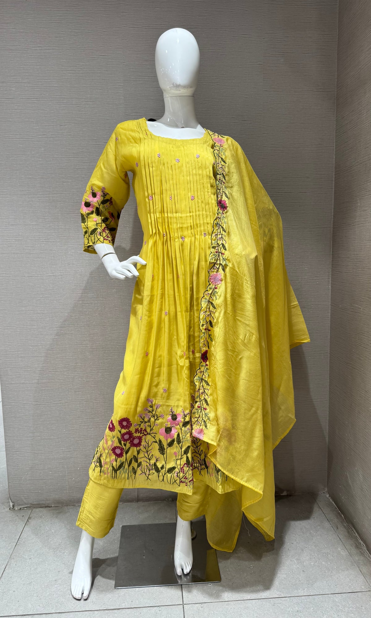 YELLOW mul chanderi floral embroidery kurta set