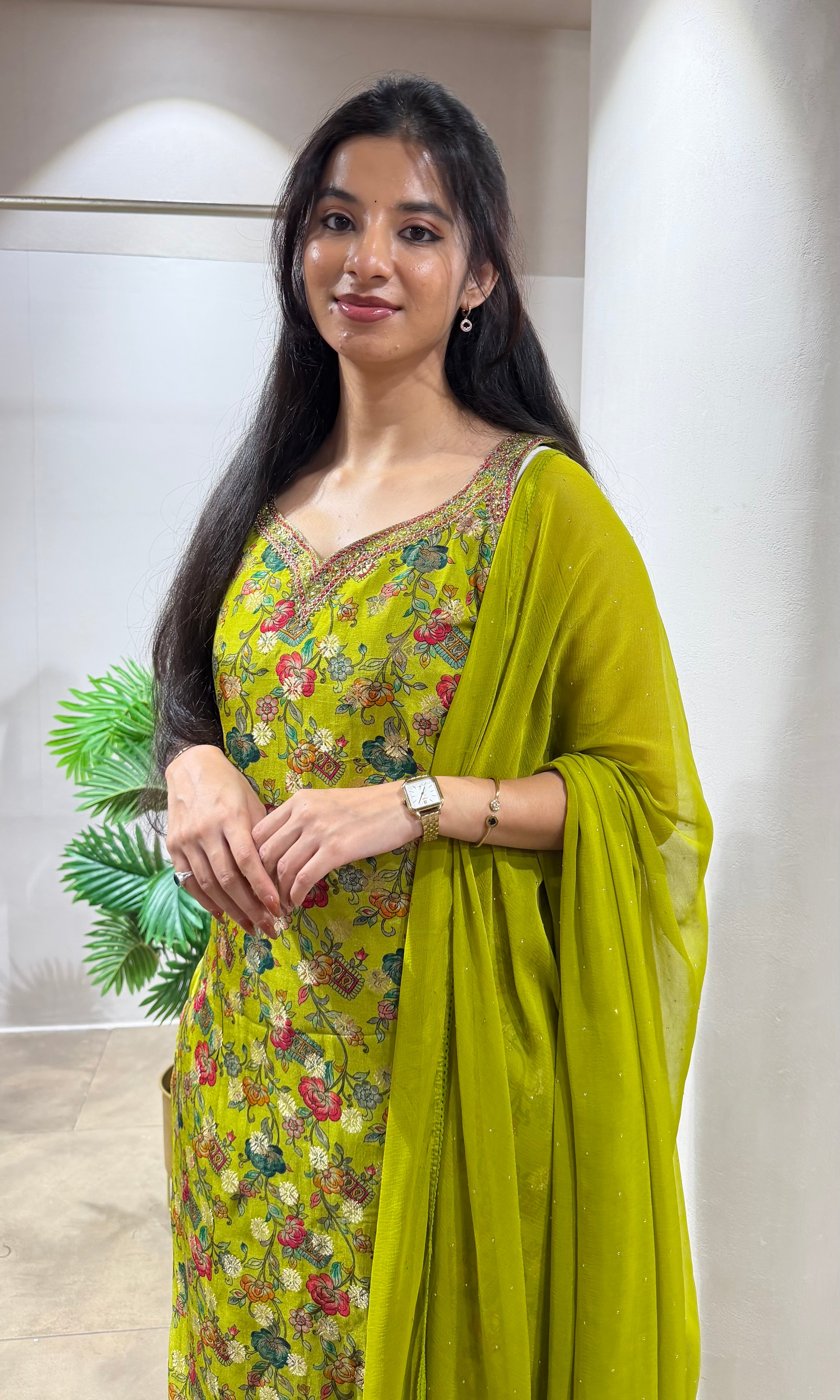 GREEN FLORAL EMBROIDERY KURTA SET
