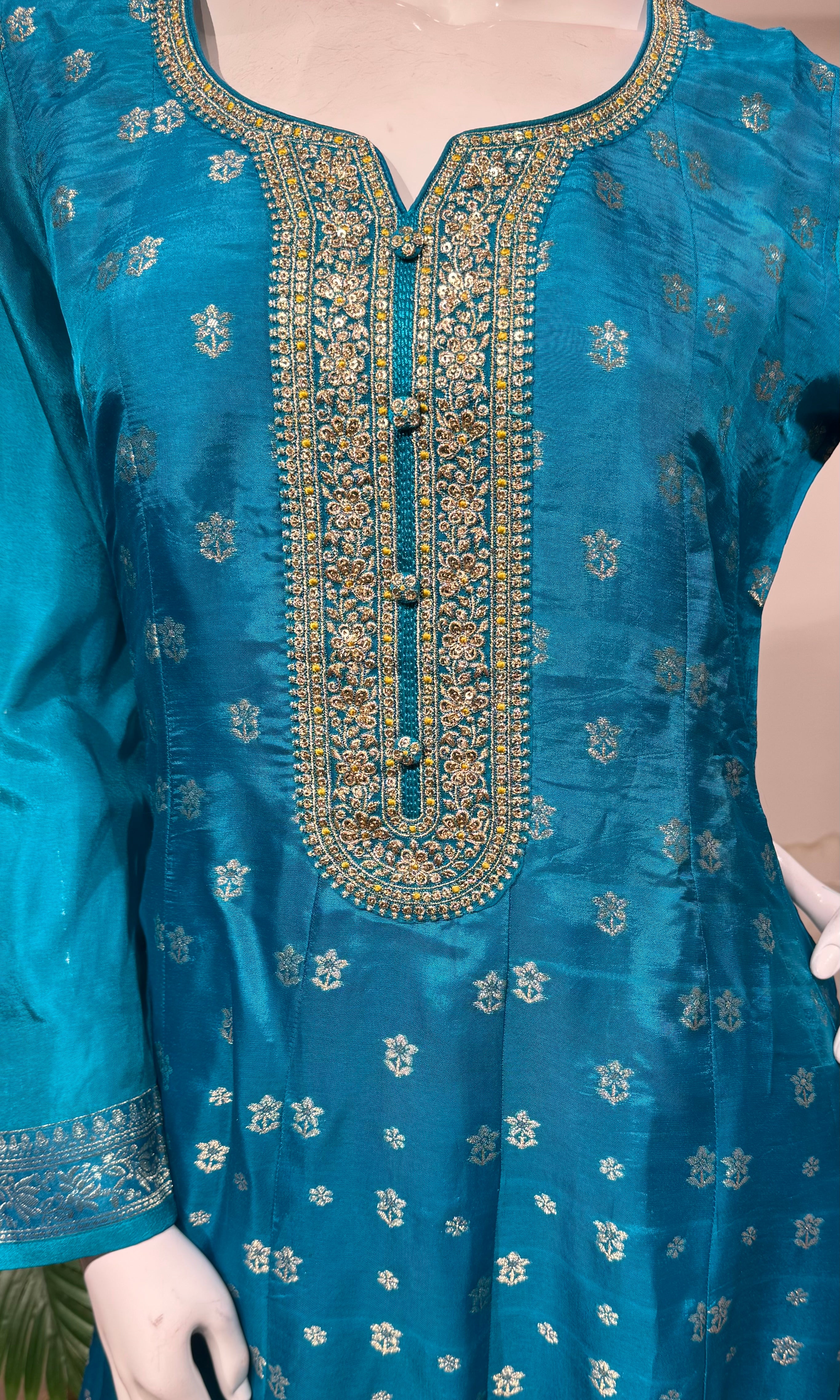 Rama embroidered kurta Set with contrast Dupatta