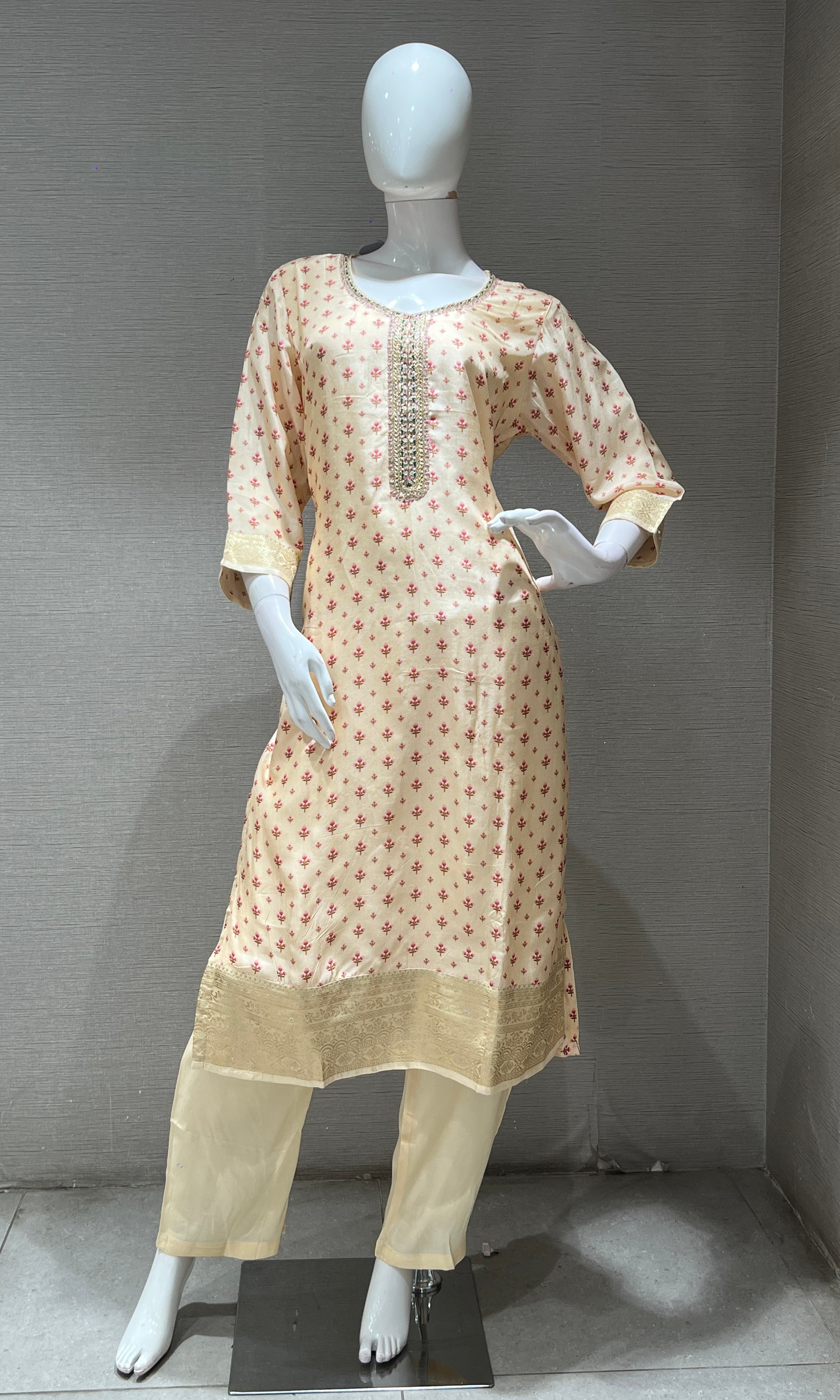 IVORY EMBROIDERED KURTA SET WITH FLORAL DUPATTA