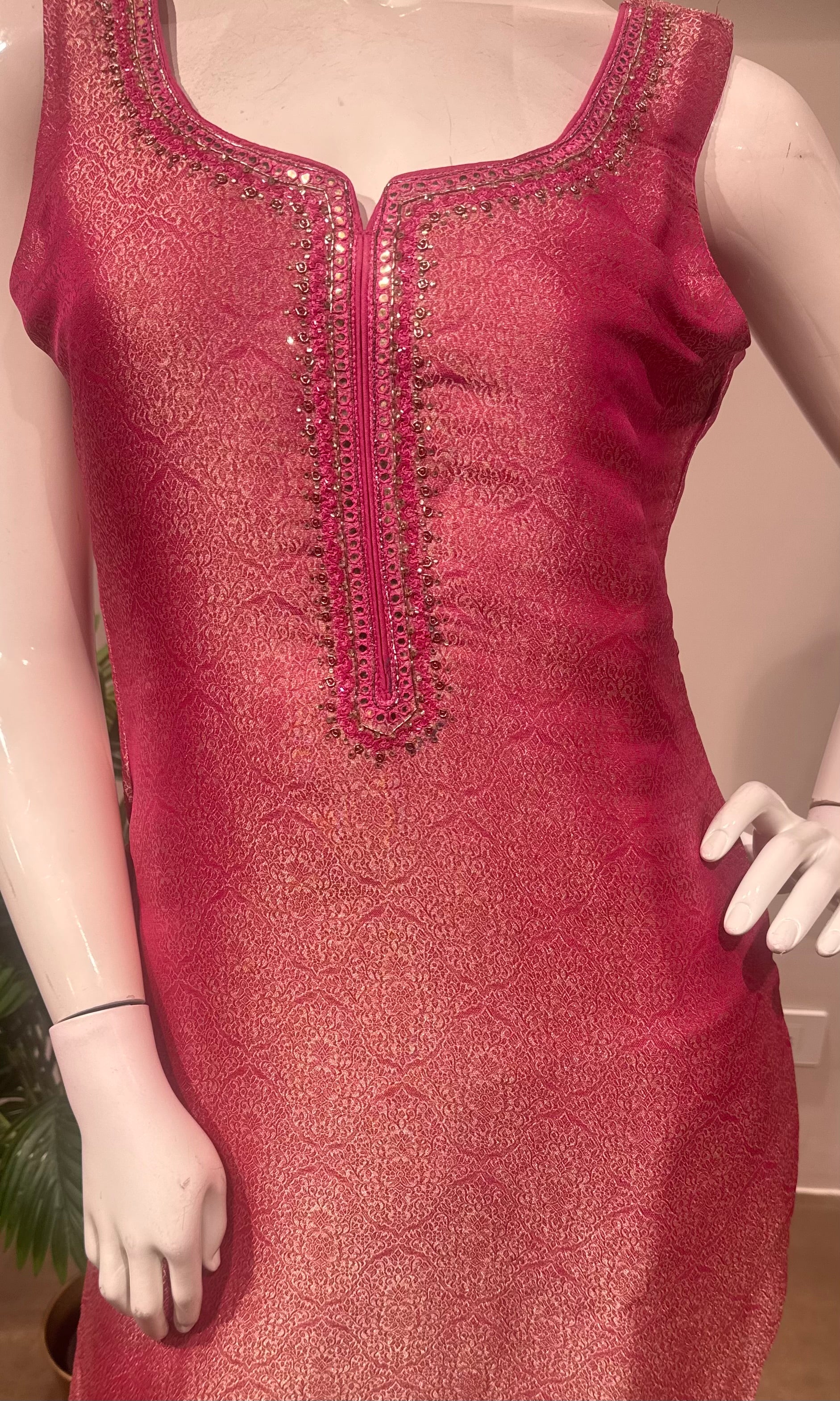 Pink Banarasi Silk kurta set with Zari Embroidery