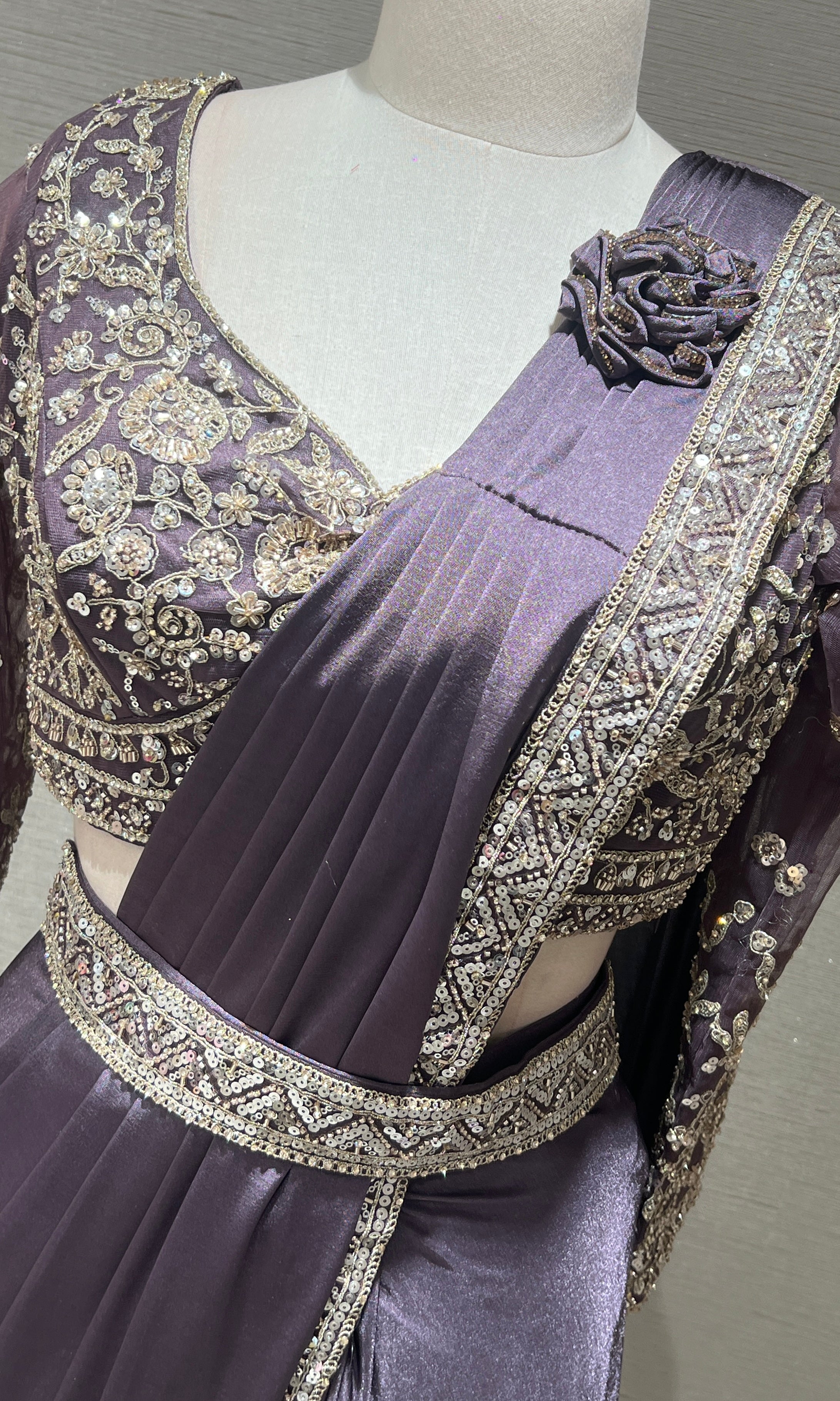 Light wine drape saree WITH BLOUSE AND BELT