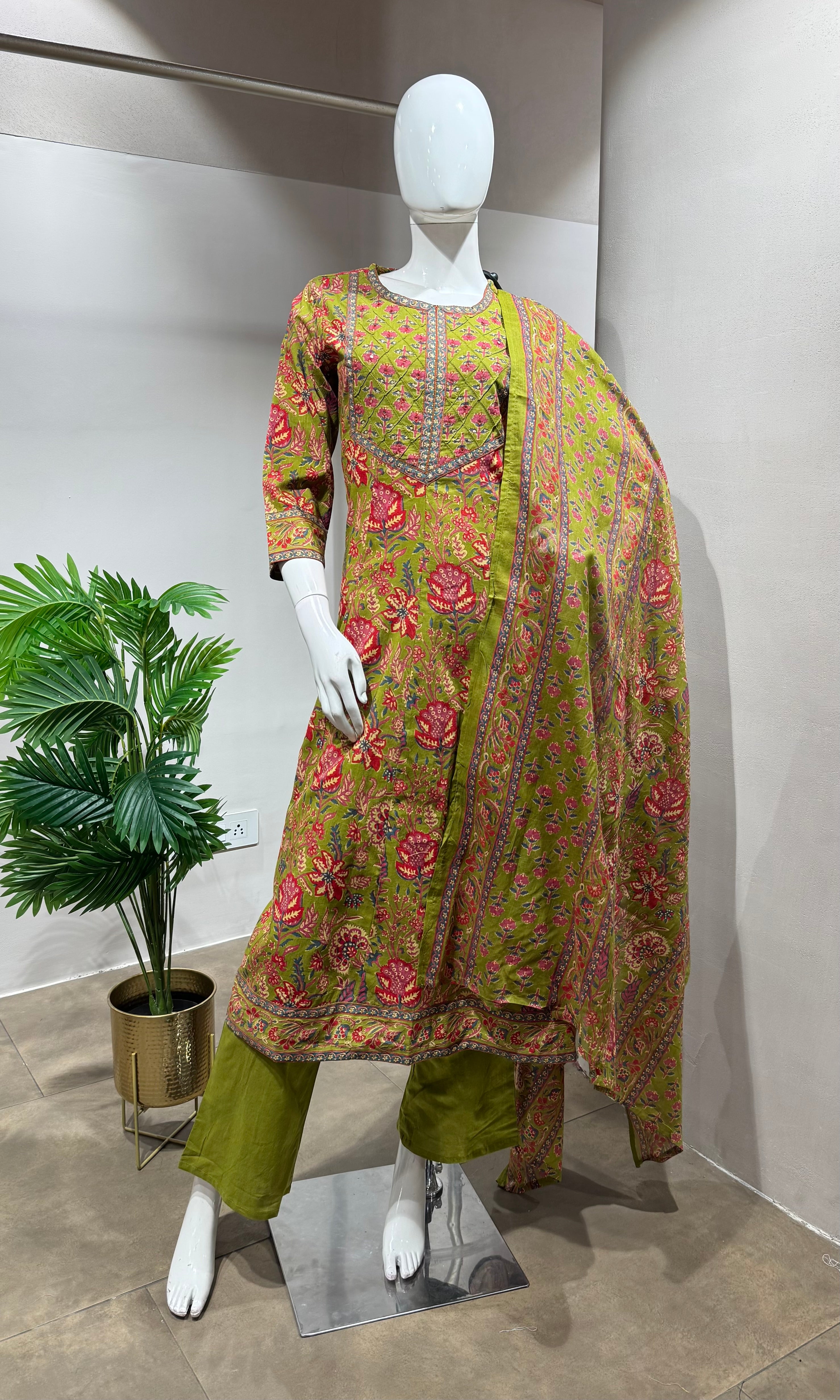 GREEN ROSE EMBROIDERED KURTA SET