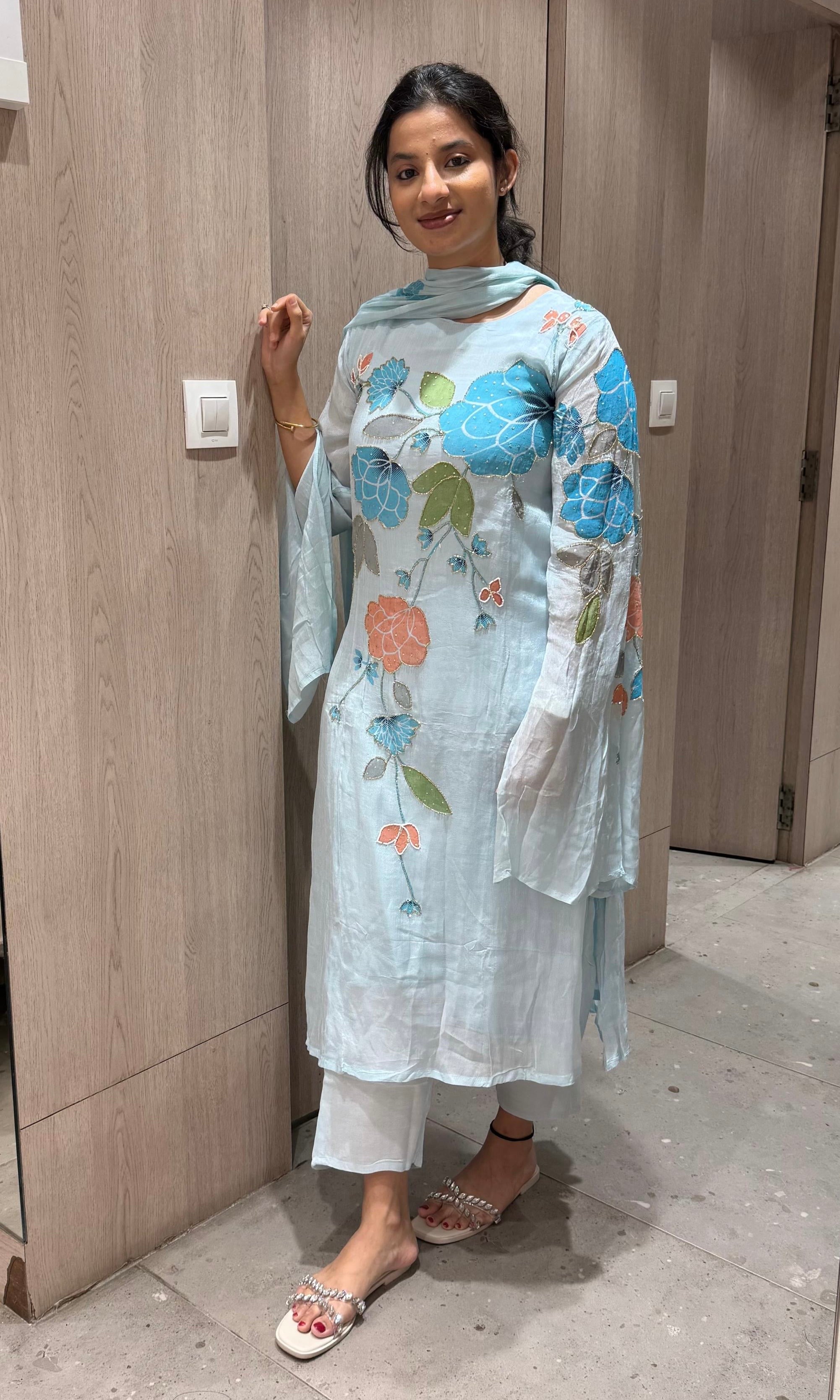 blue floral kurta set with long sleeves