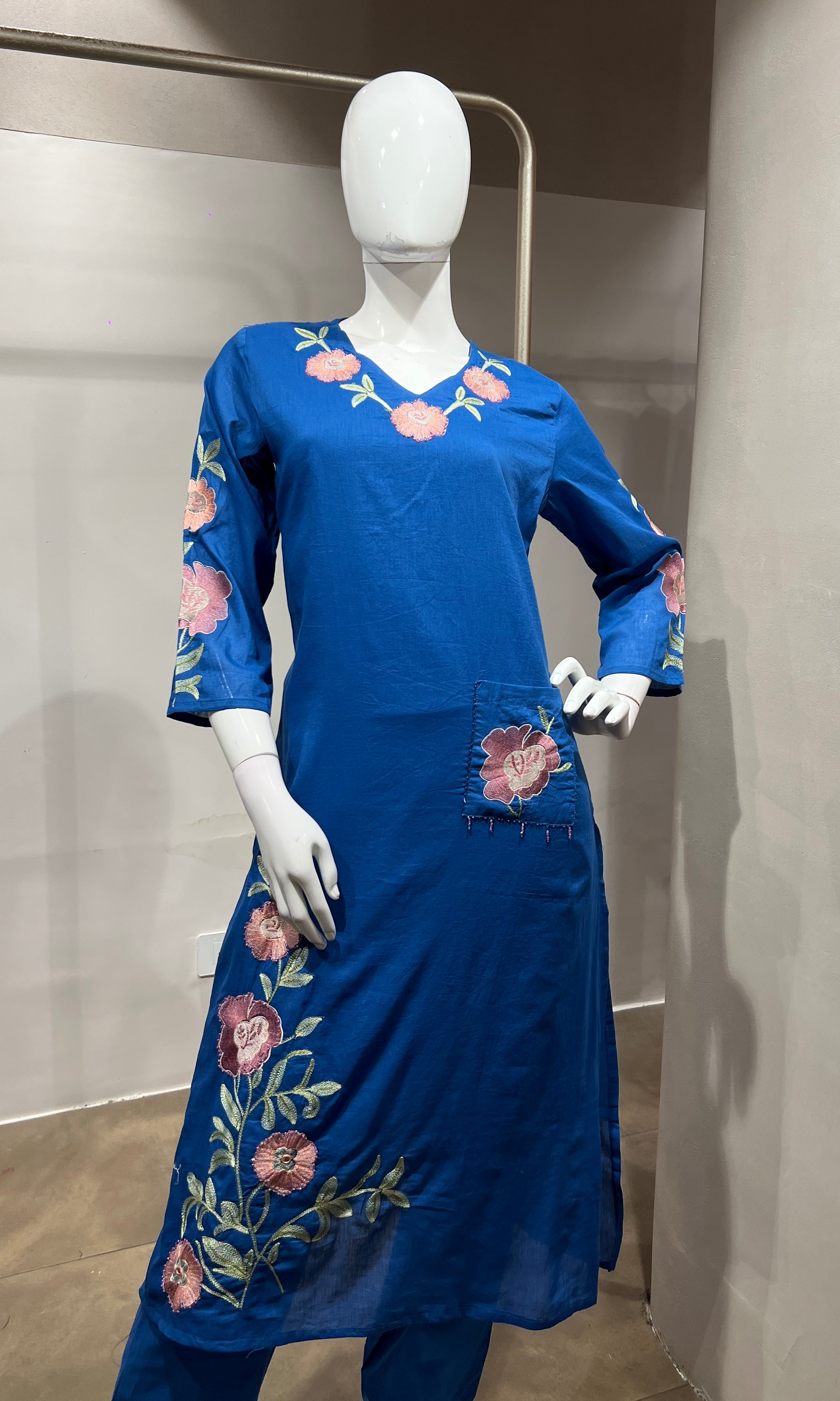 blue Silk kurta set with Rose Embroidery