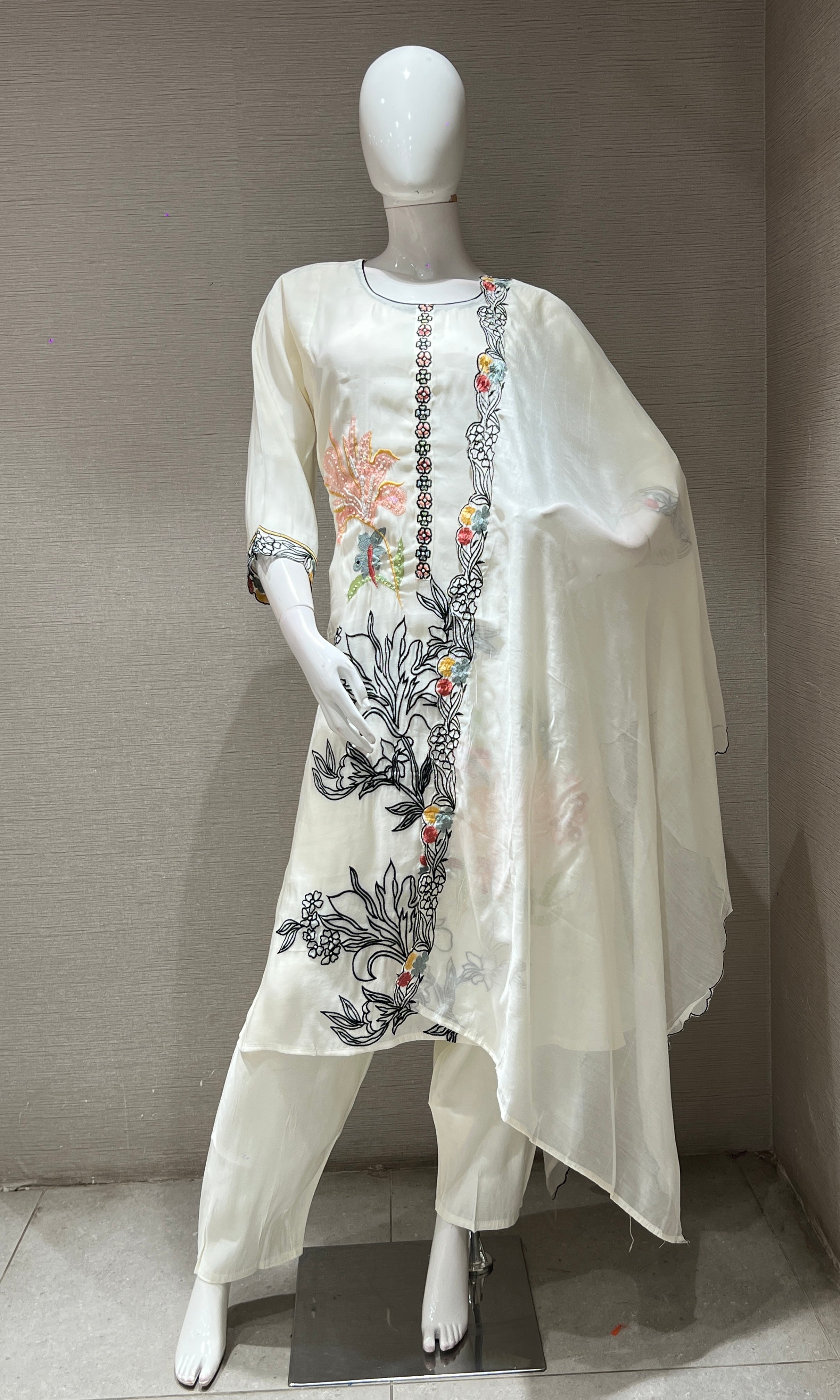 Cream mul chanderi floral embroidery kurta set