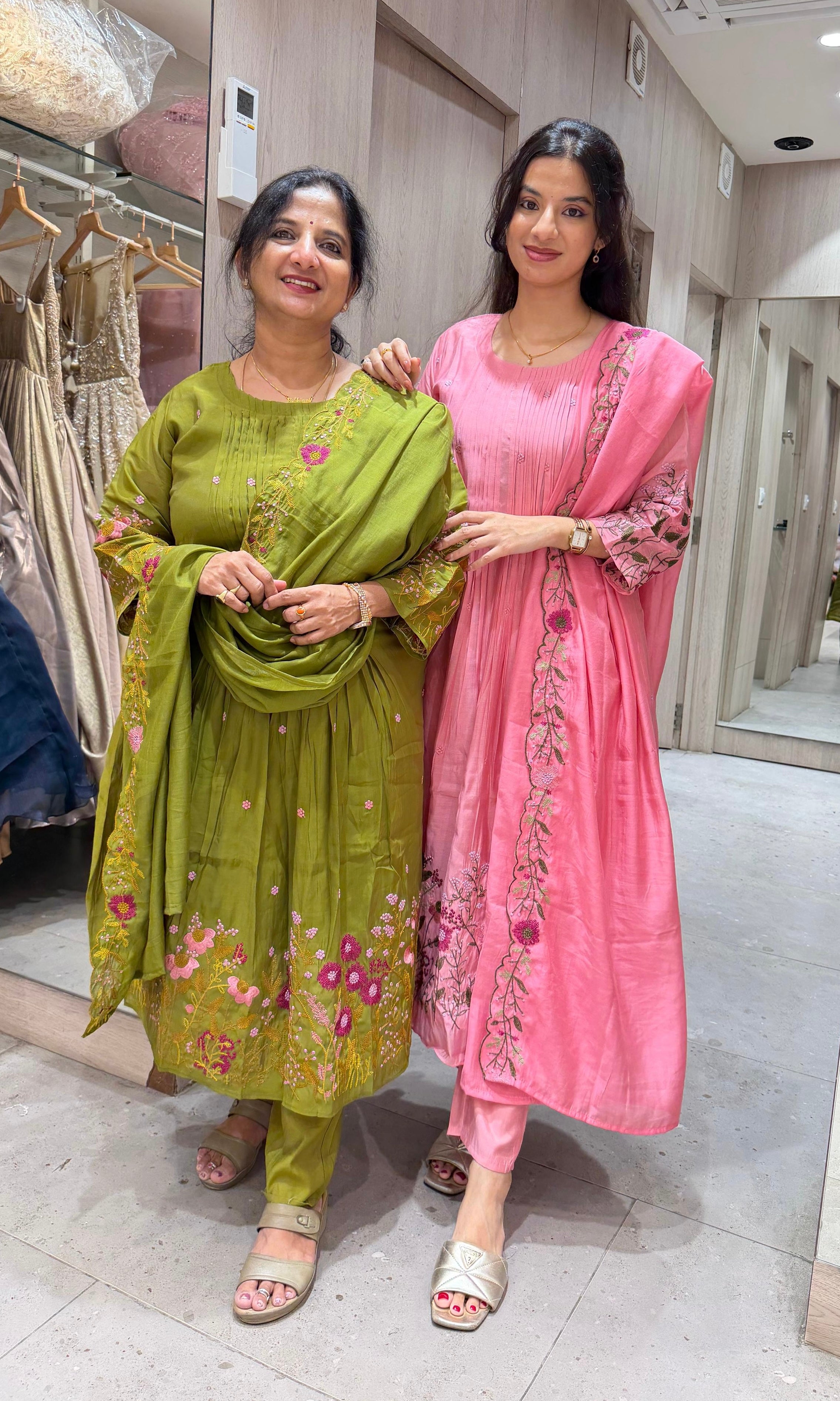 mehendi green Floral Embroidered Kurta Set