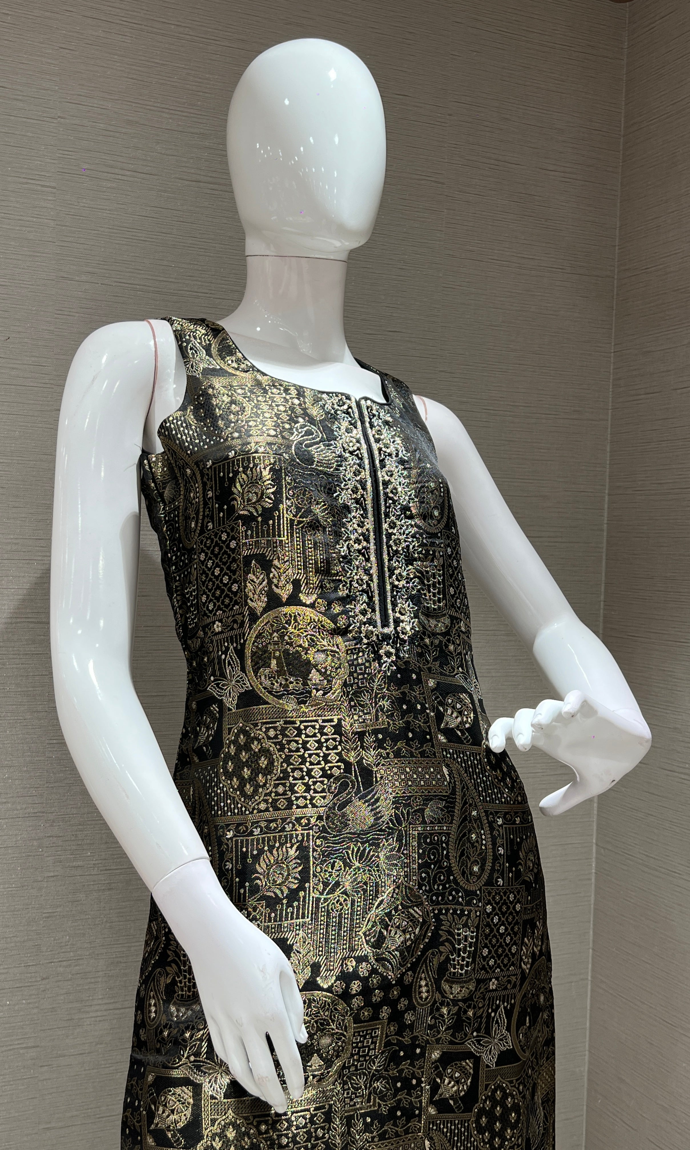 BLACK ETHNIC KURTA SET WITH WOVEN DUPATTA