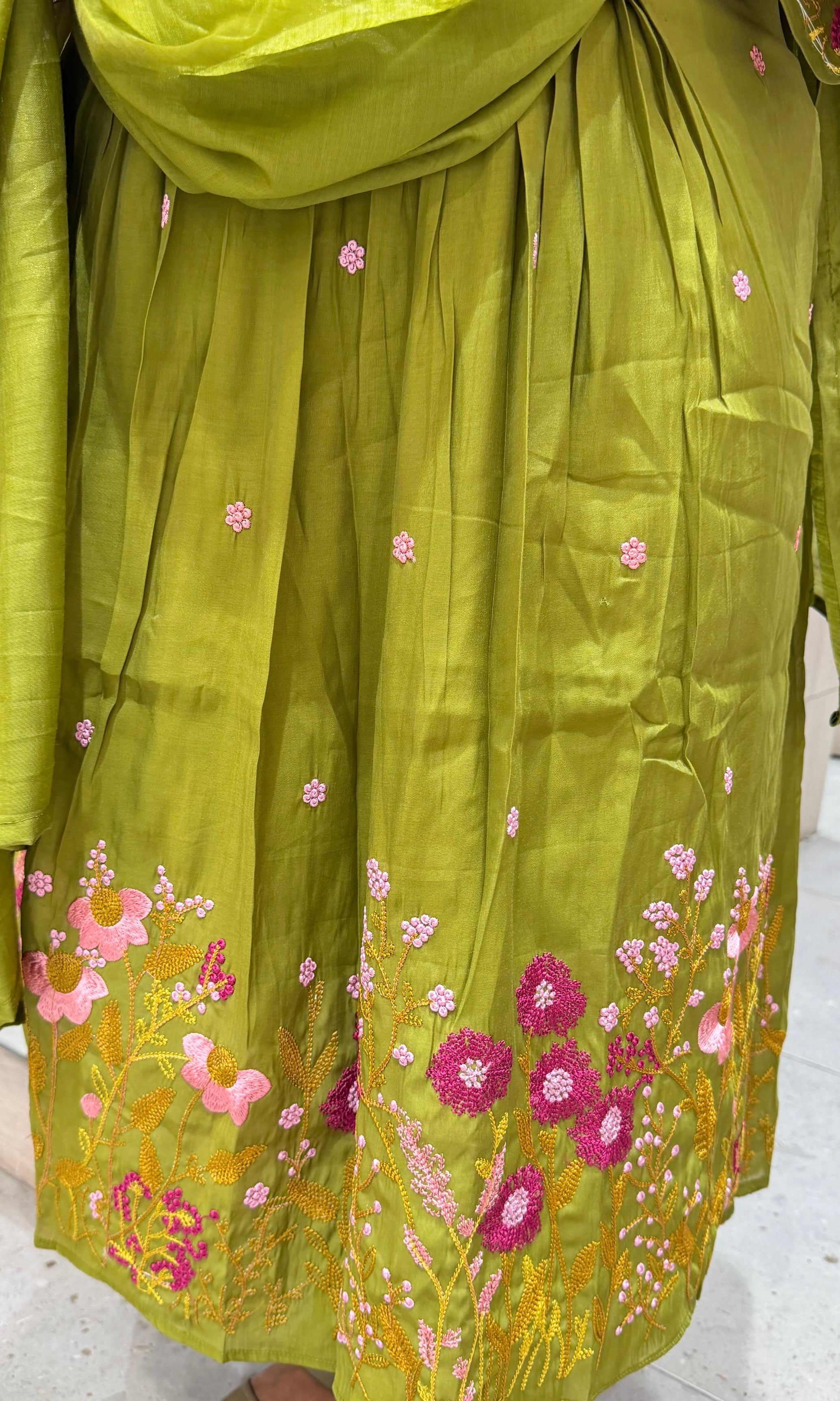 mehendi green Floral Embroidered Kurta Set