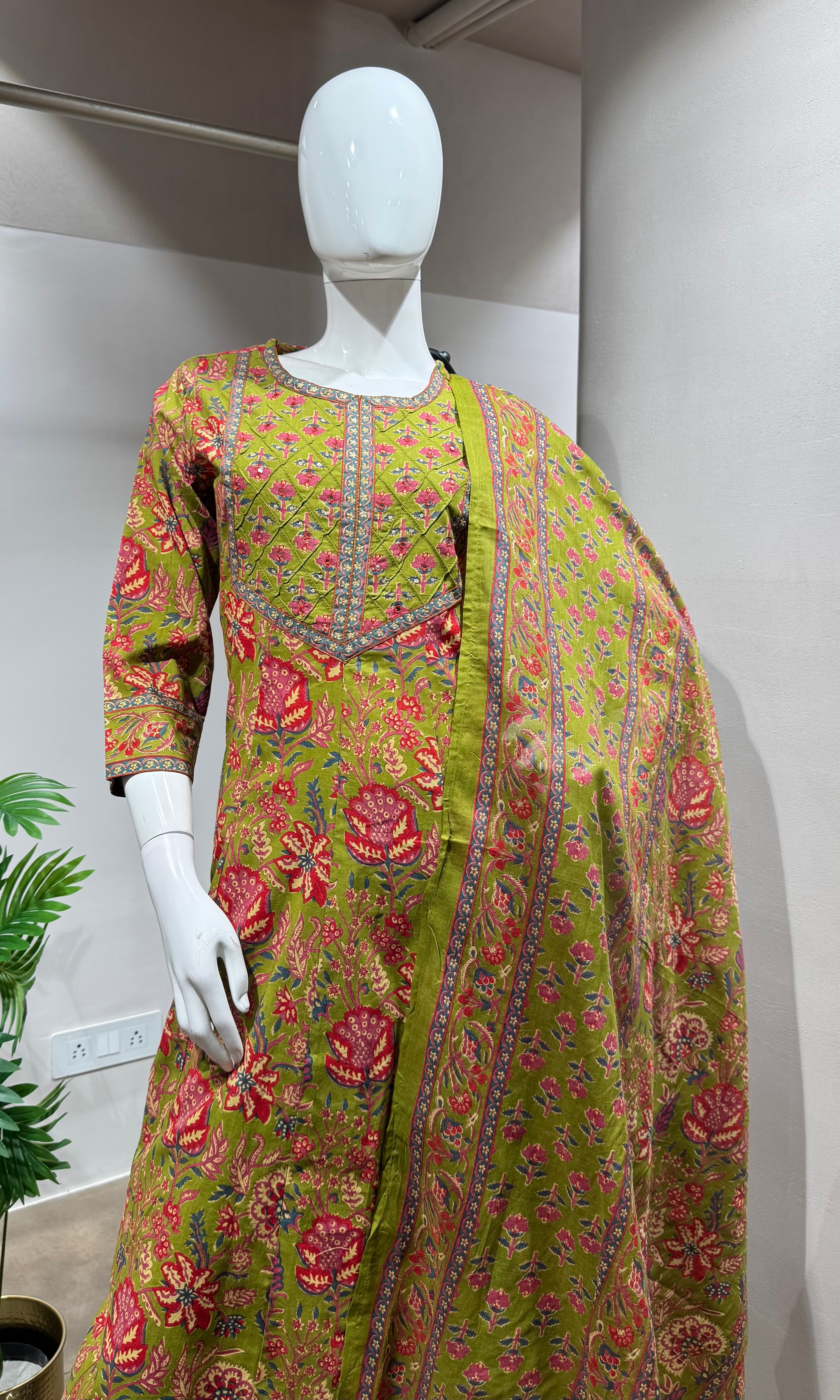 GREEN ROSE EMBROIDERED KURTA SET