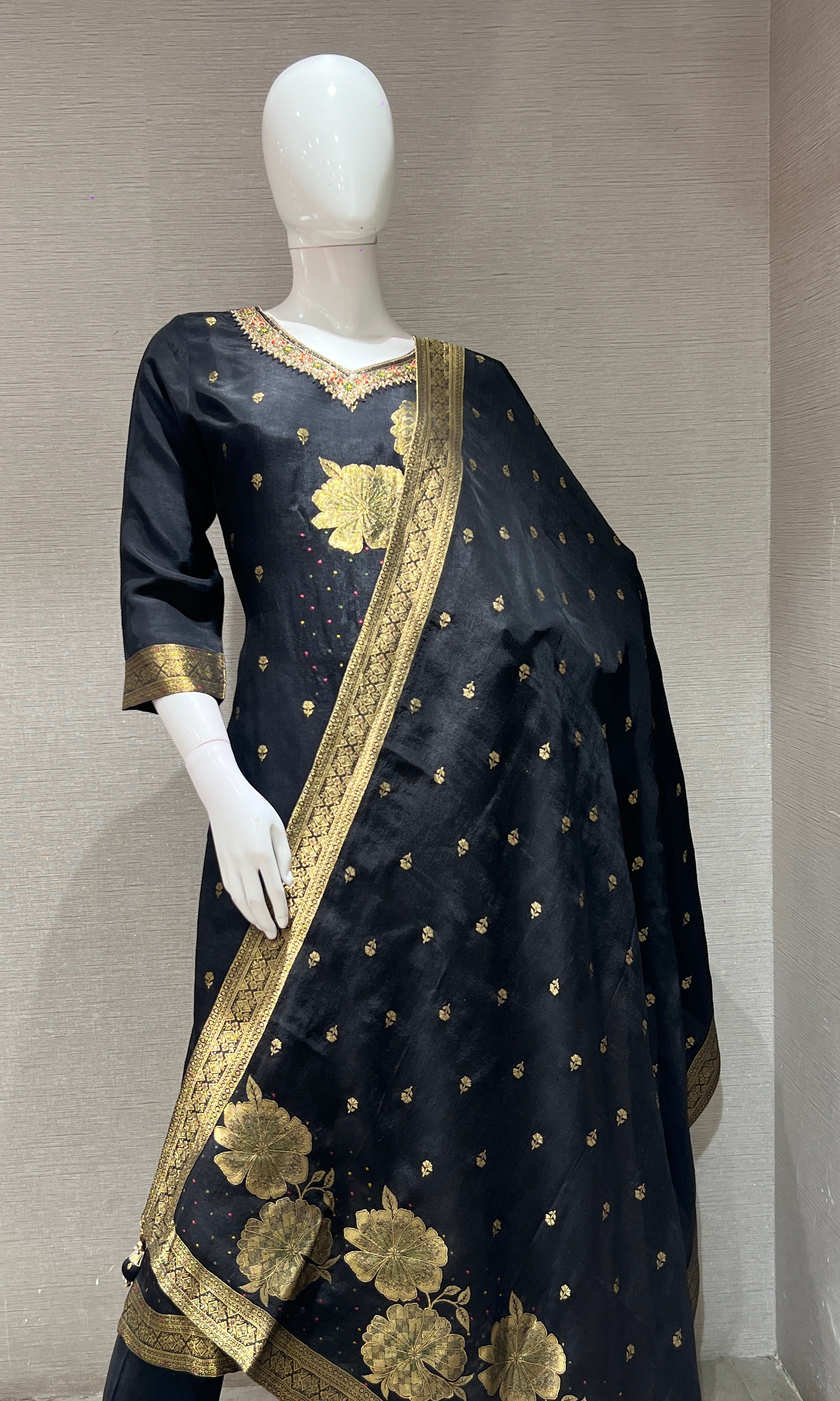 BLACK GOLDEN FLORAL KURTA SET