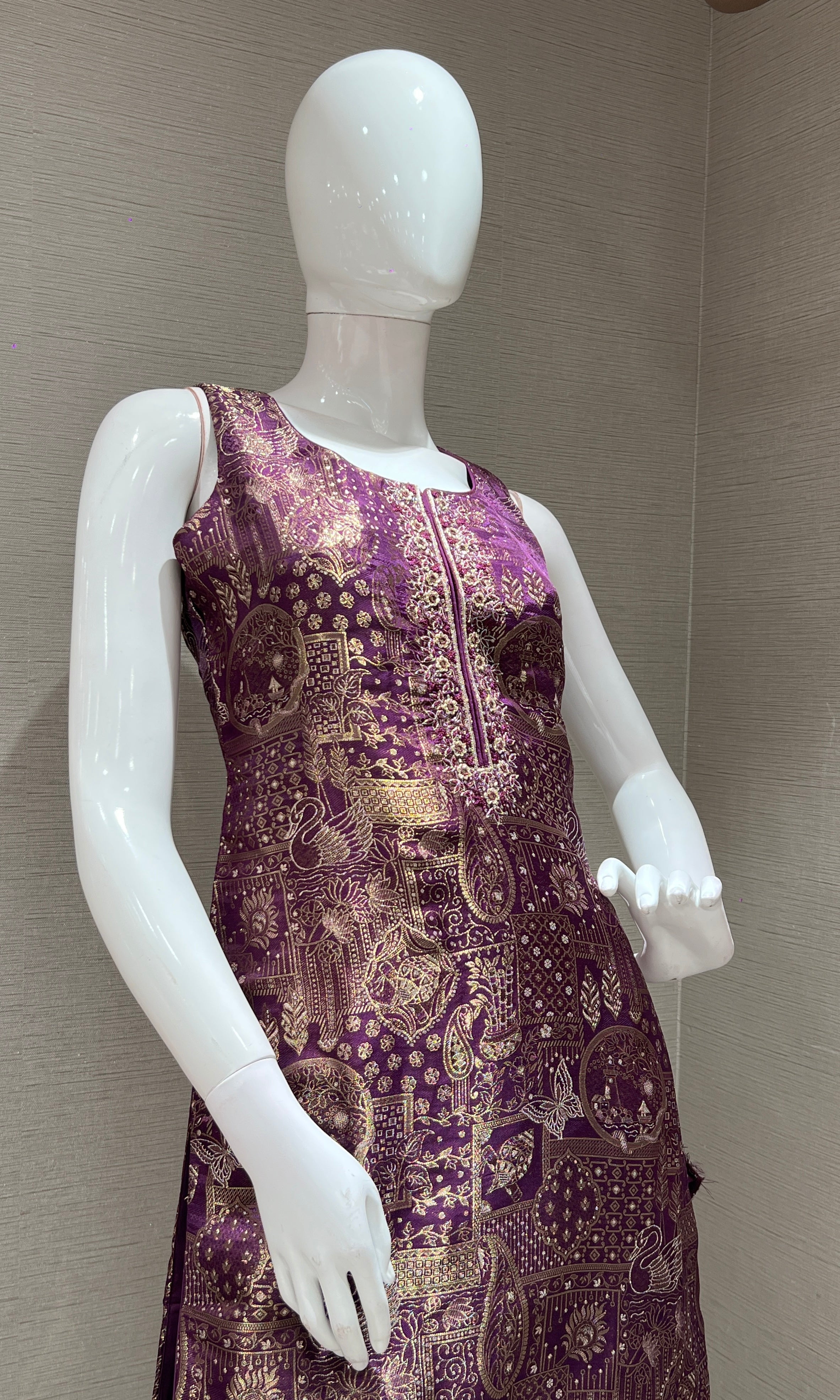 WINE ETHNIC KURTA SET WITH WOVEN DUPATTA