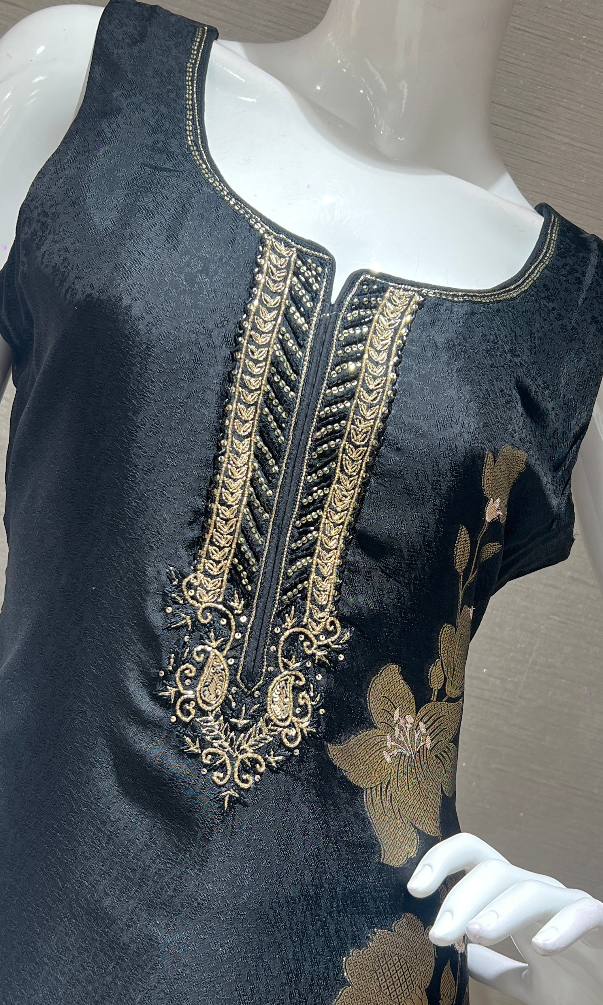 Black floral embroidered kurta set