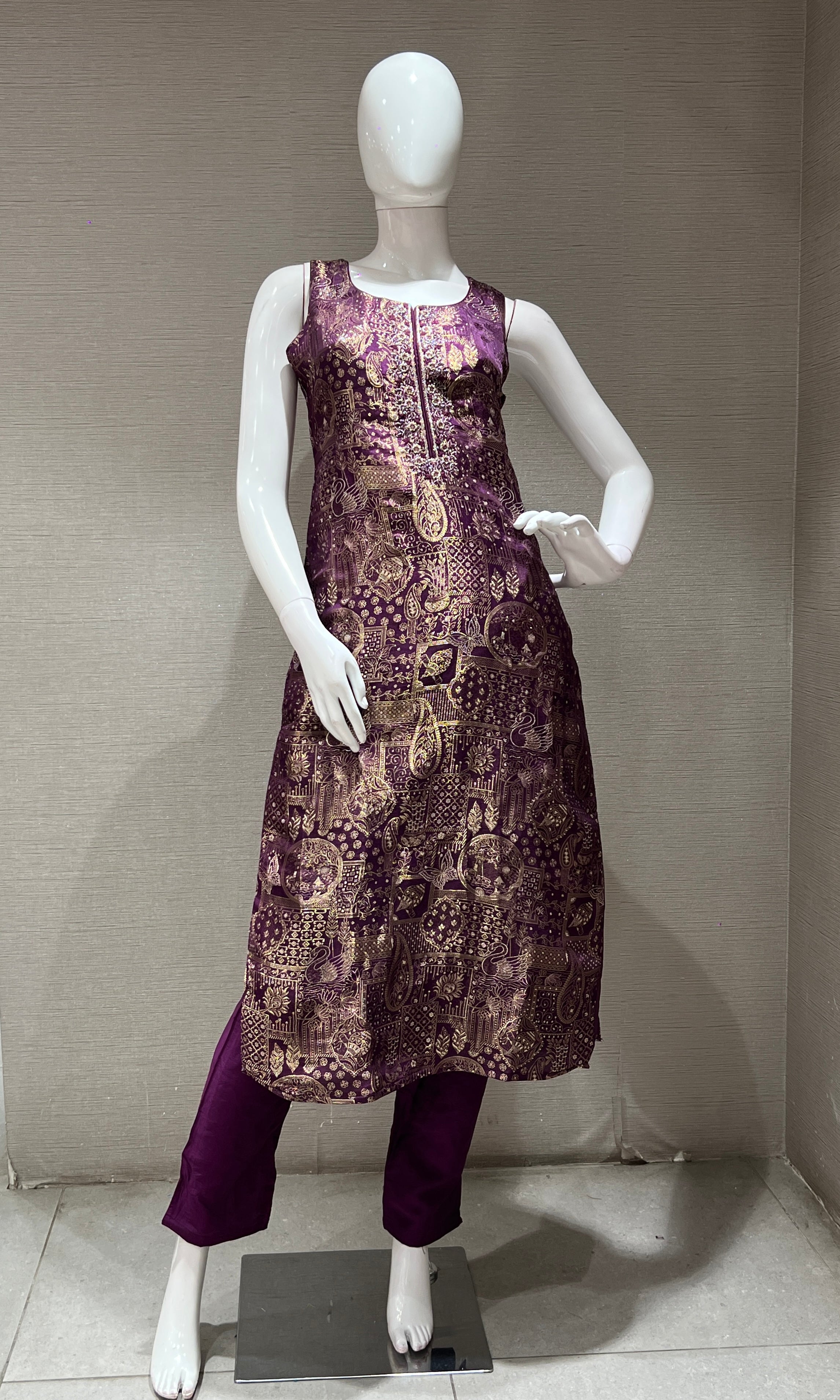 WINE ETHNIC KURTA SET WITH WOVEN DUPATTA