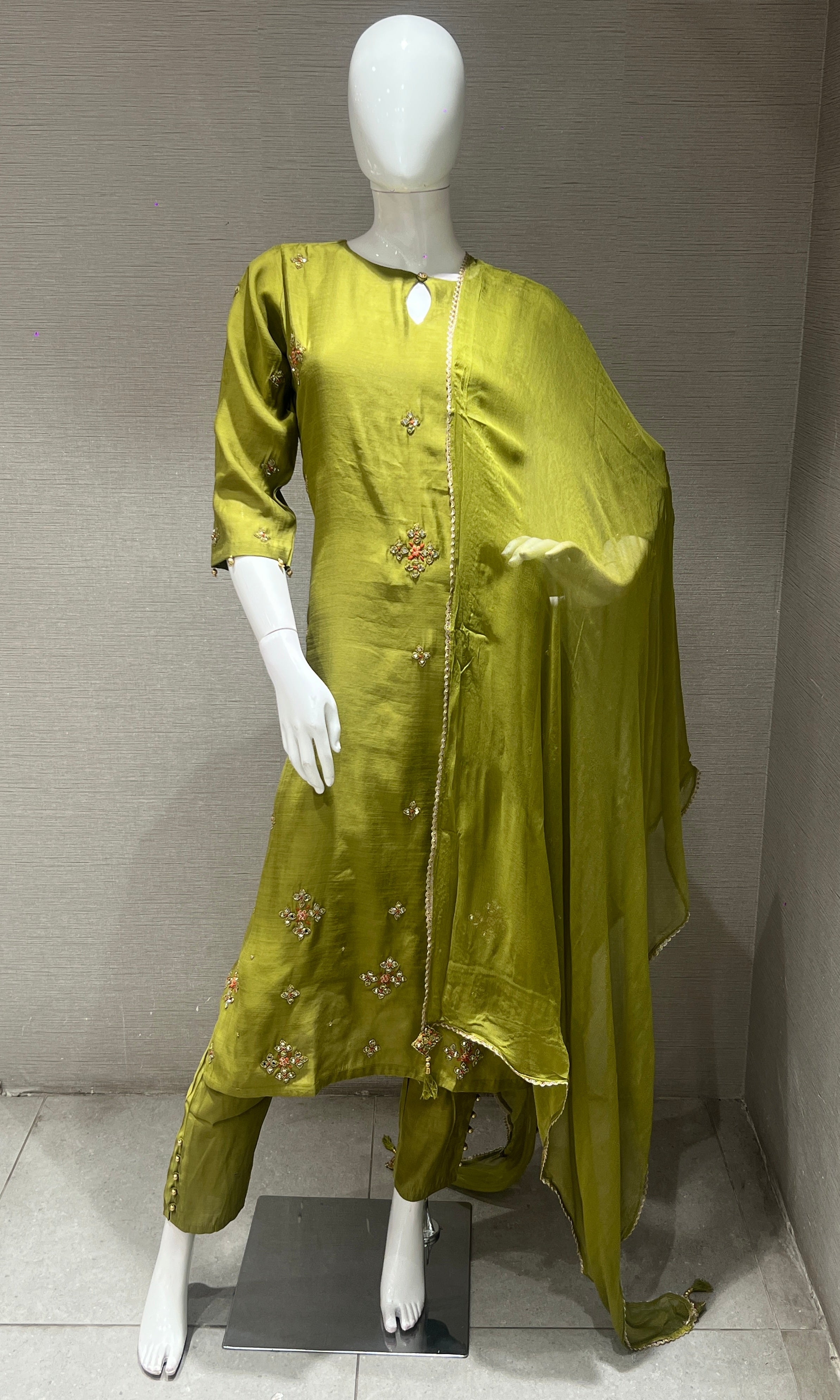 Green kurta Set With Minimal Embroidery