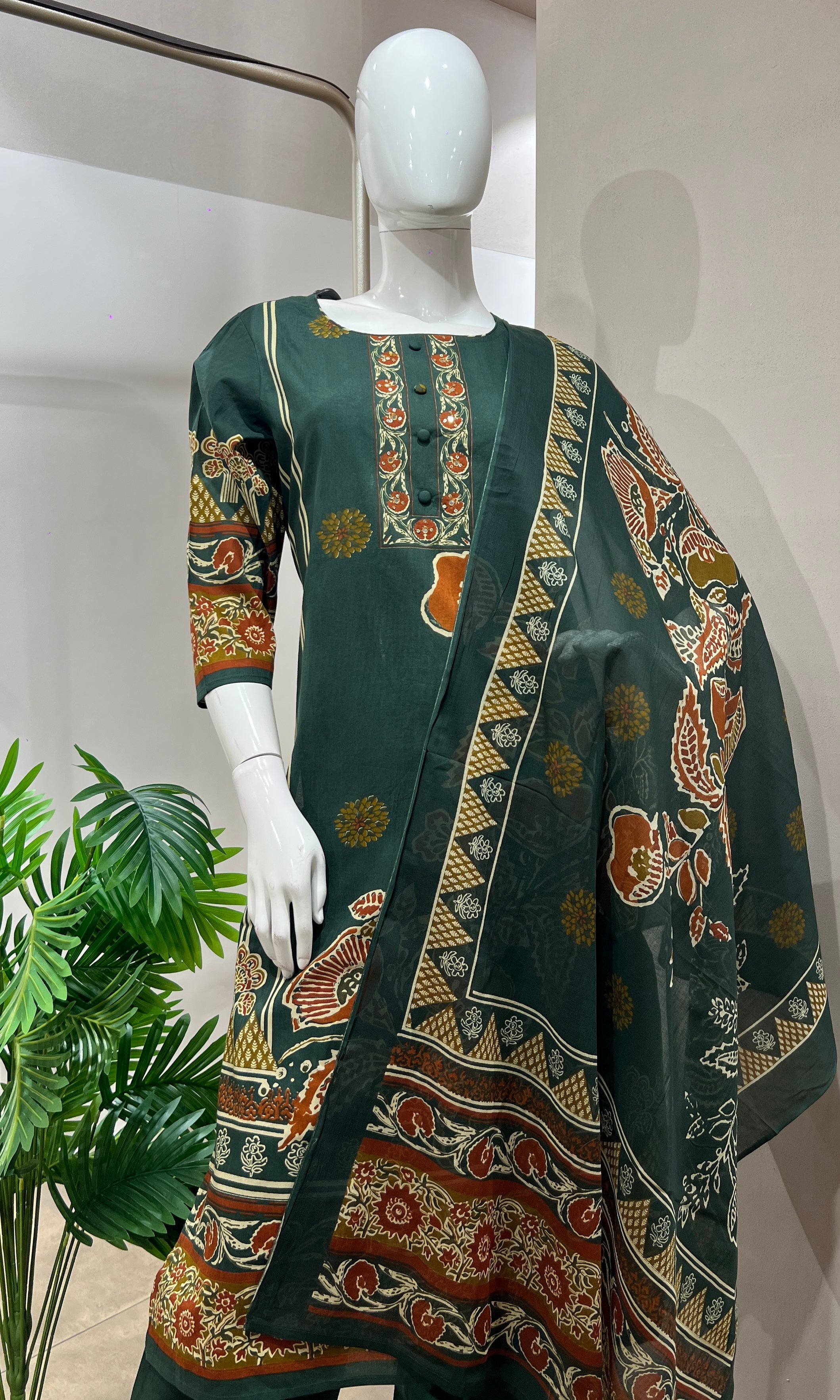 Green ETHNIC PRINTED kurta set