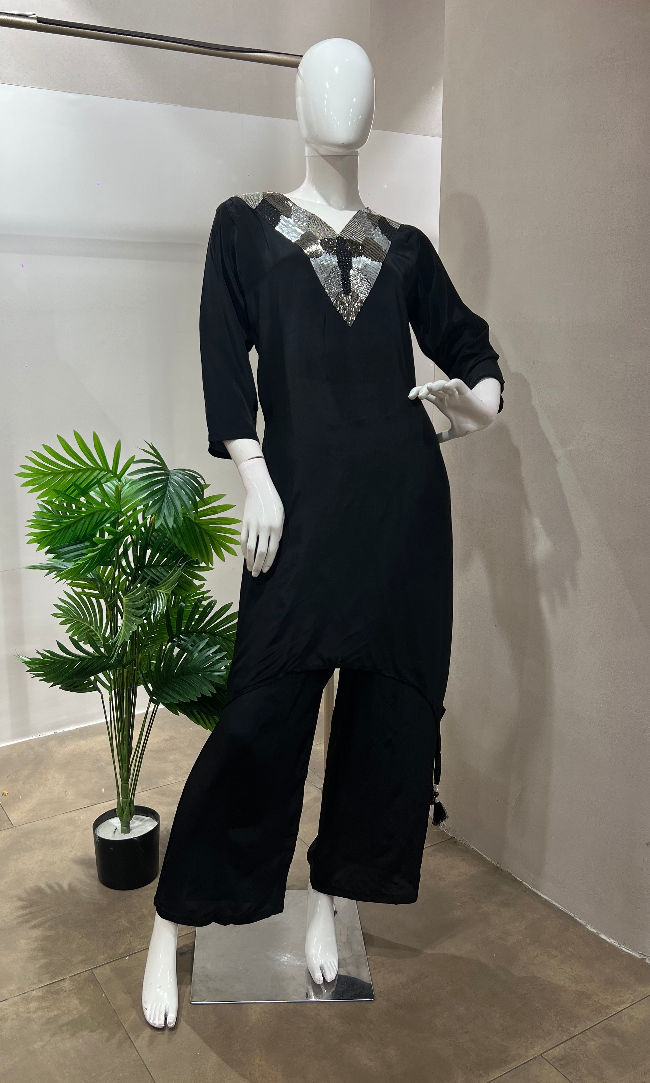 BLACK ELEGANT V NECK CORD SET