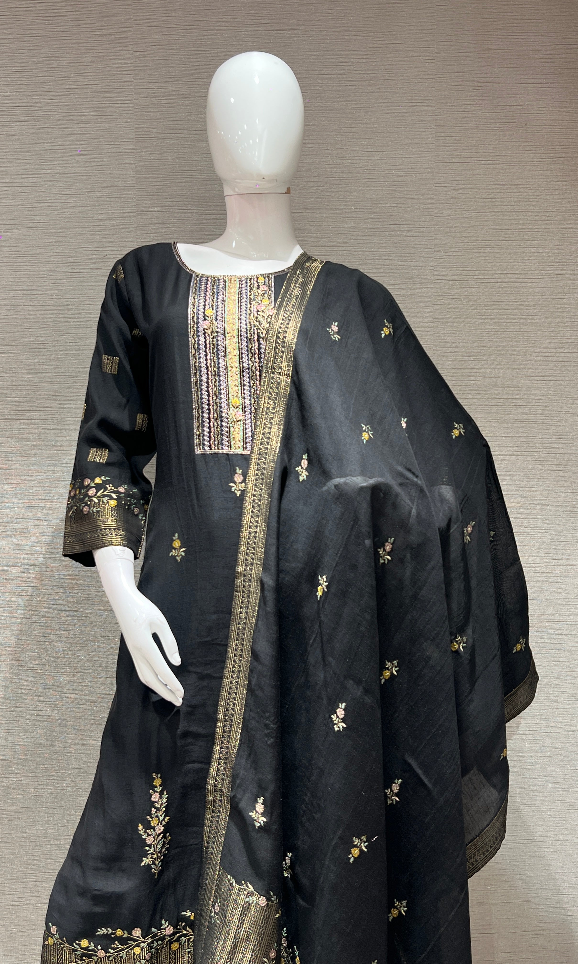 BLACK EMBROIDERED KURTA SET WITH DUPATTA