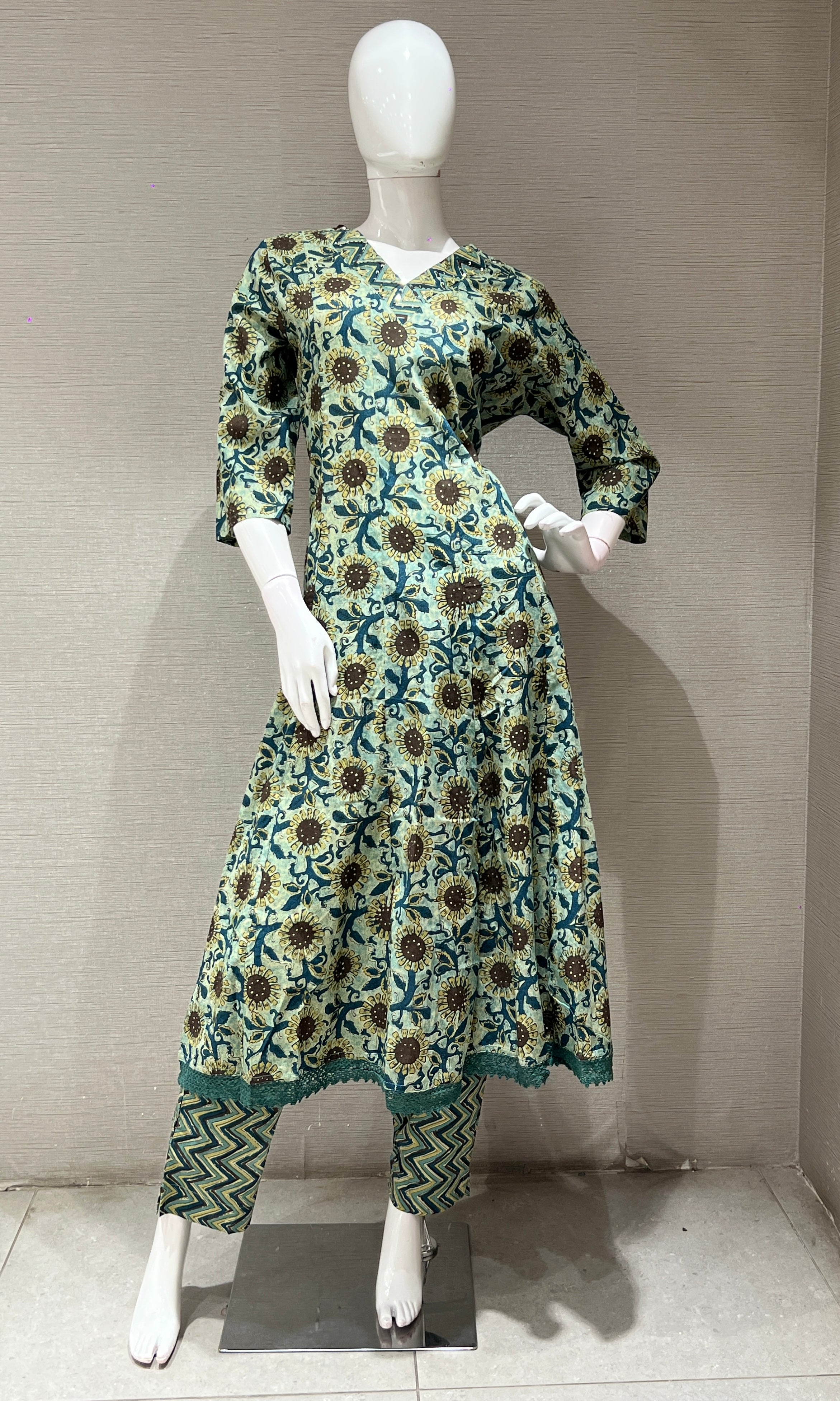 Green FLORAL PRINTED KURTA SET