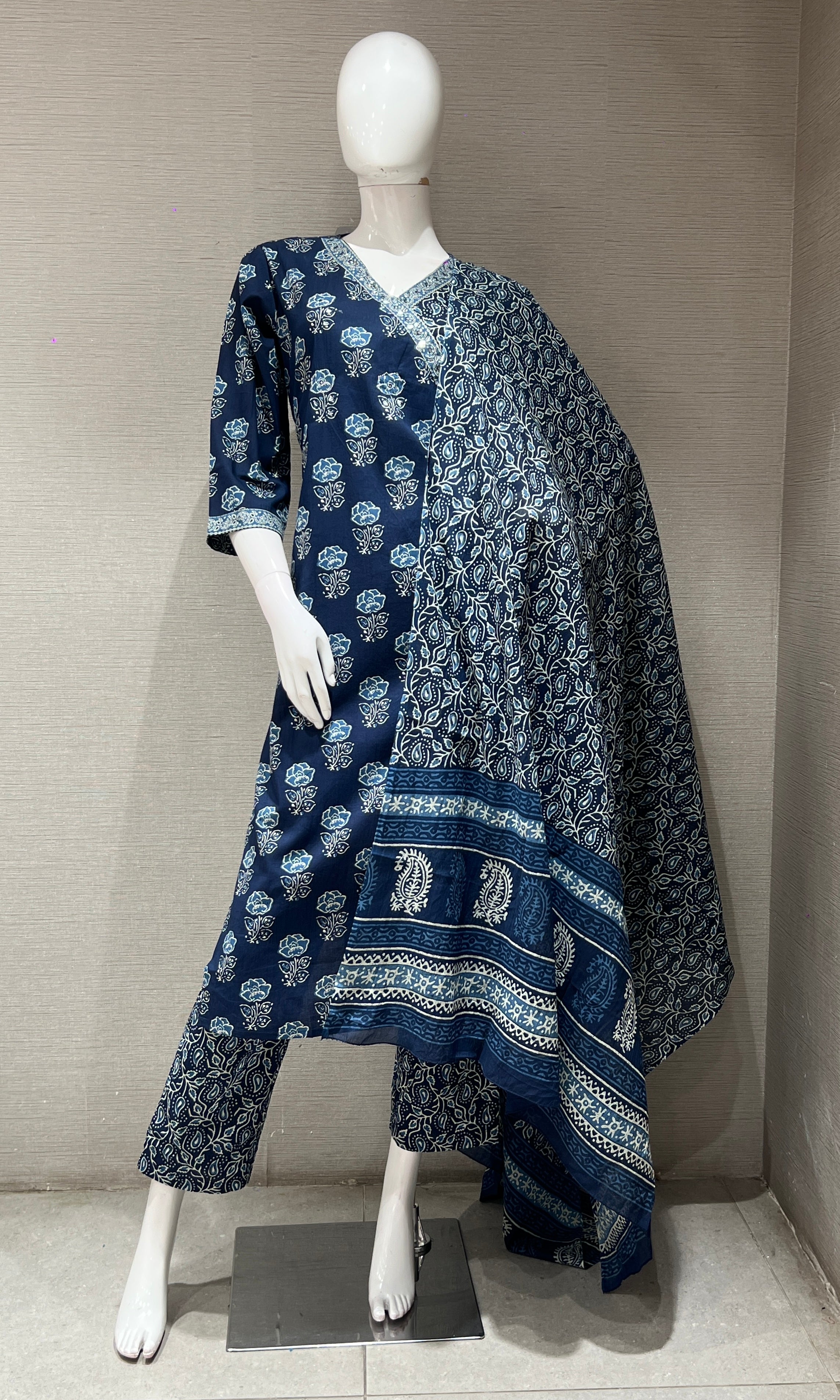 Navy blue FLORAL MOTIF kurta set