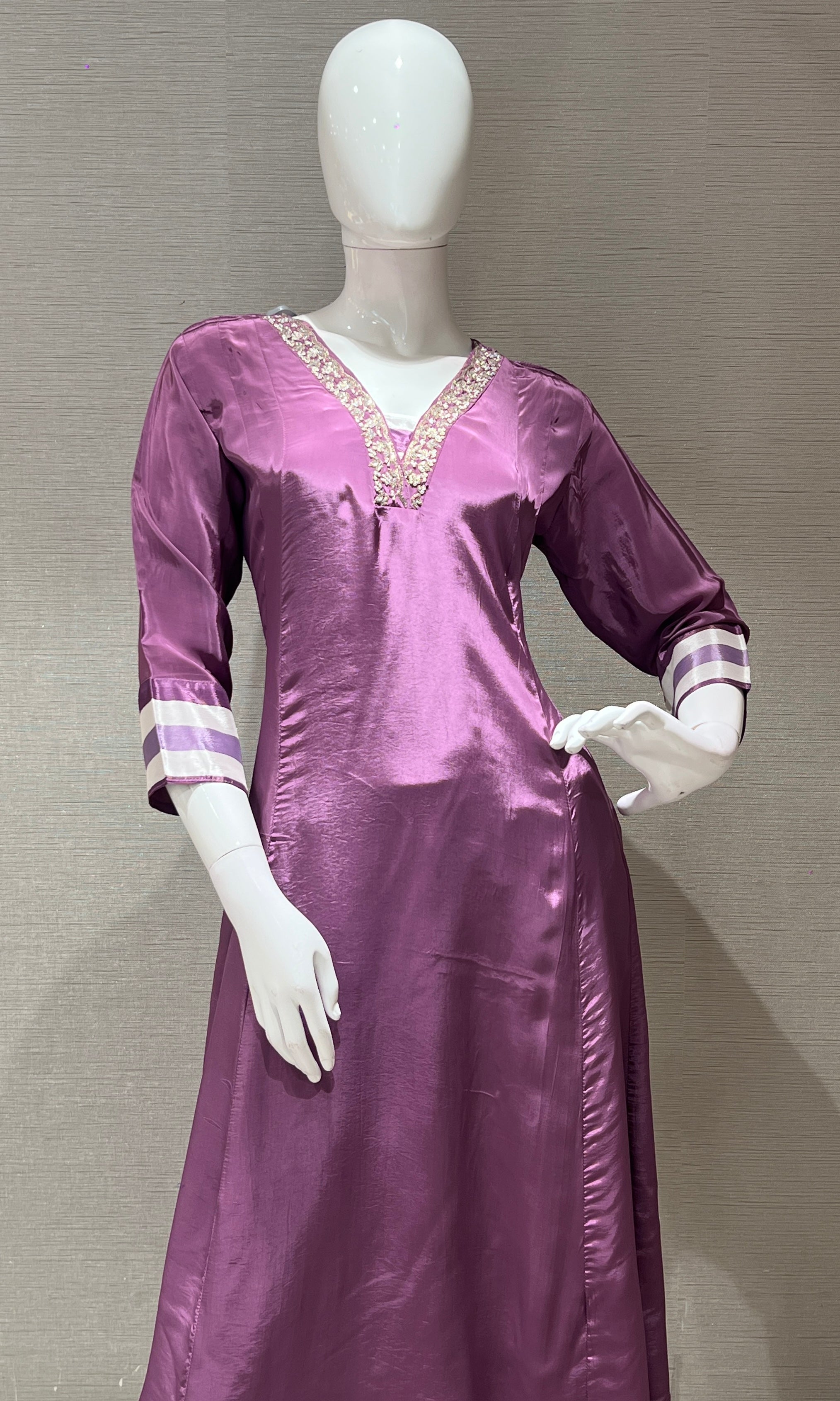 Lilac kurta set with a striped dupatta