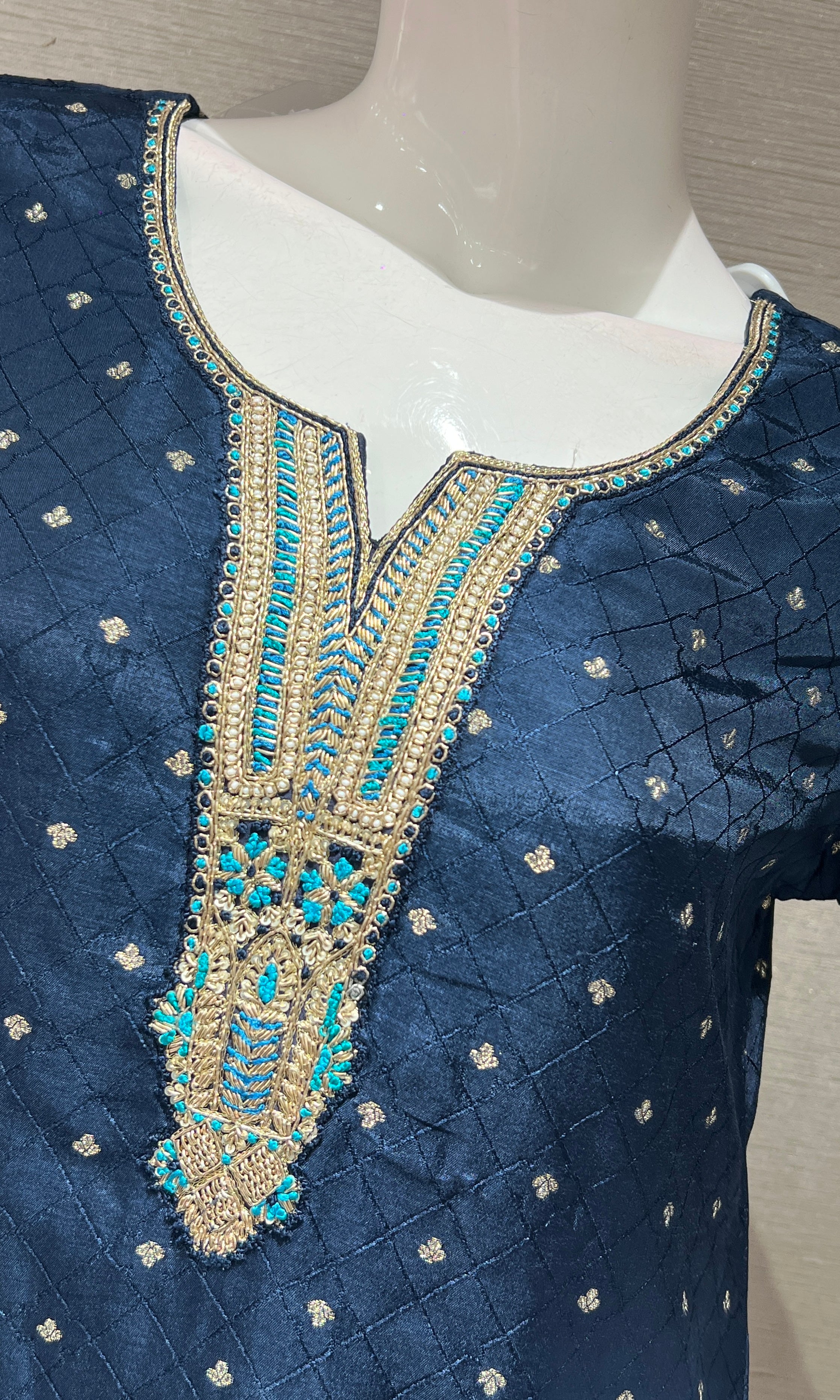 NAVY BLUE KURTA SET WITH STRIPED DUPATTA