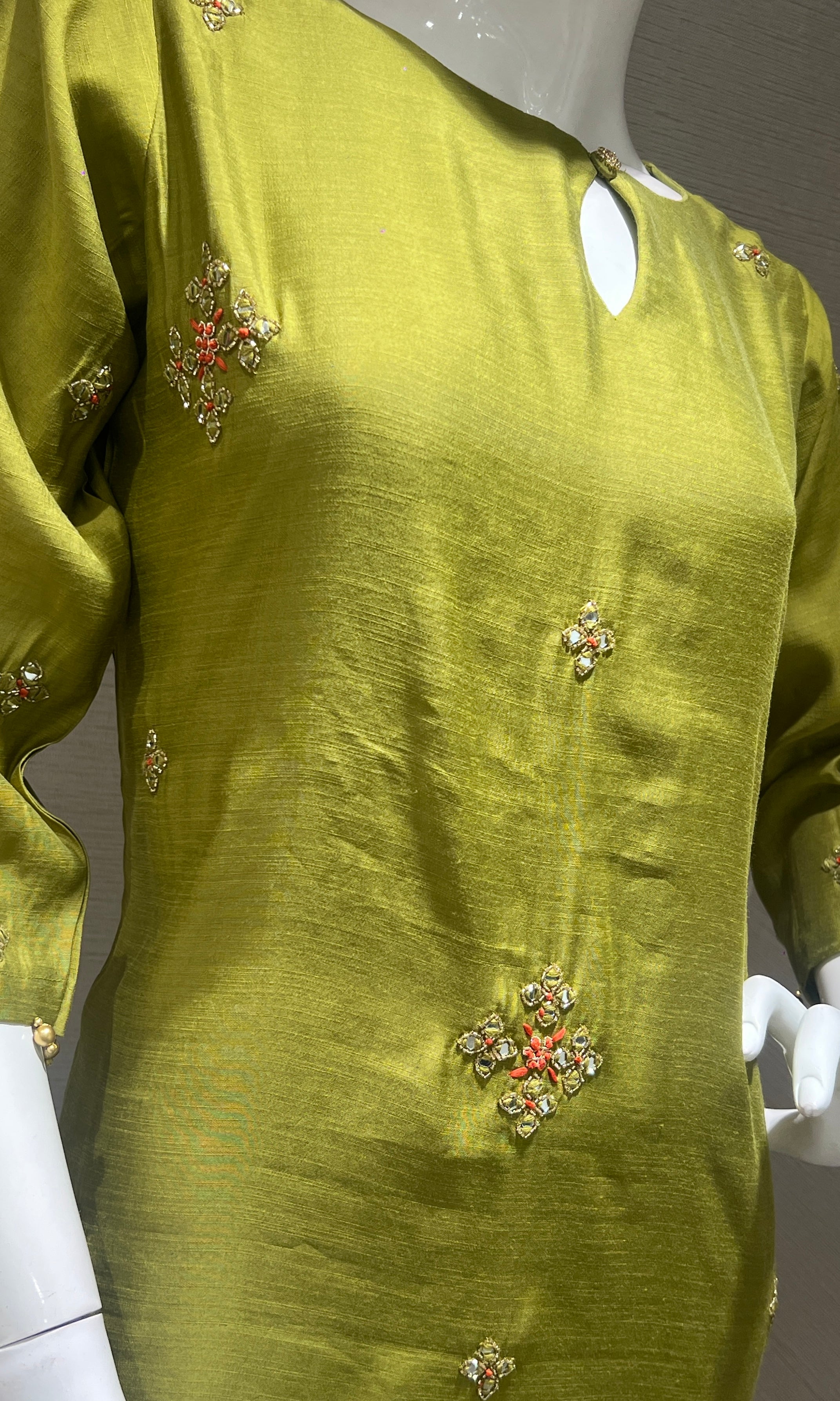 Green kurta Set With Minimal Embroidery