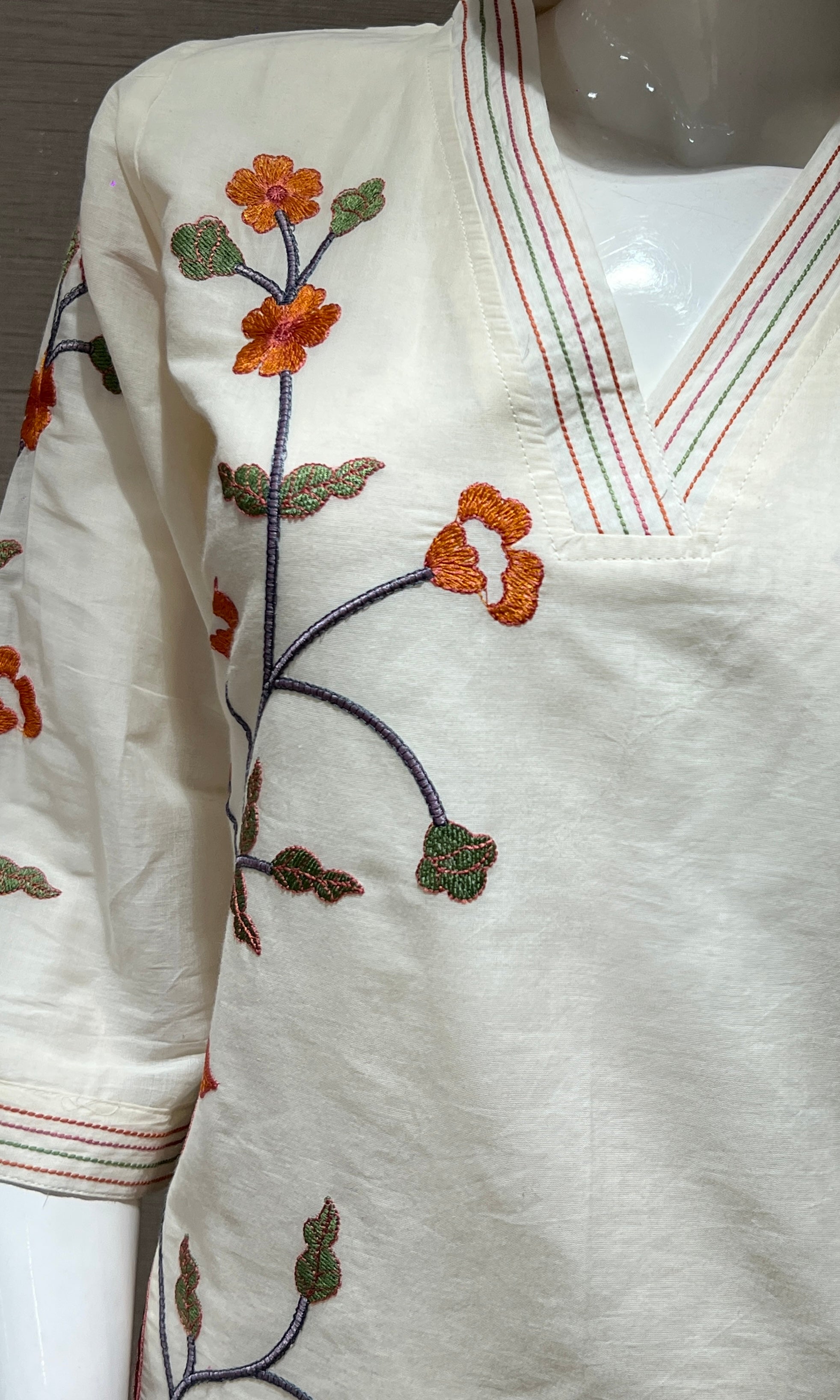 Cream floral and leaf embroidery kurta set