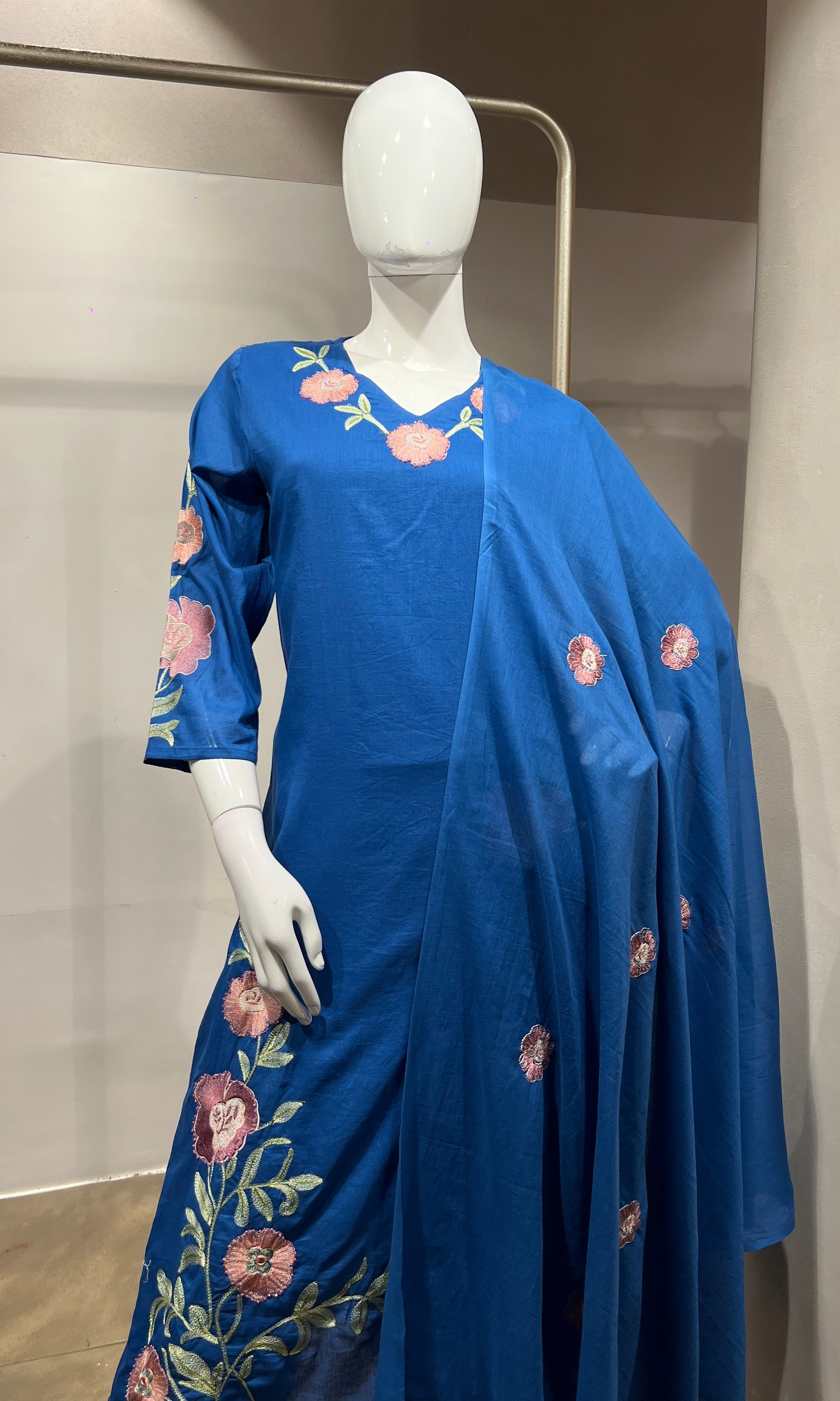 blue Silk kurta set with Rose Embroidery