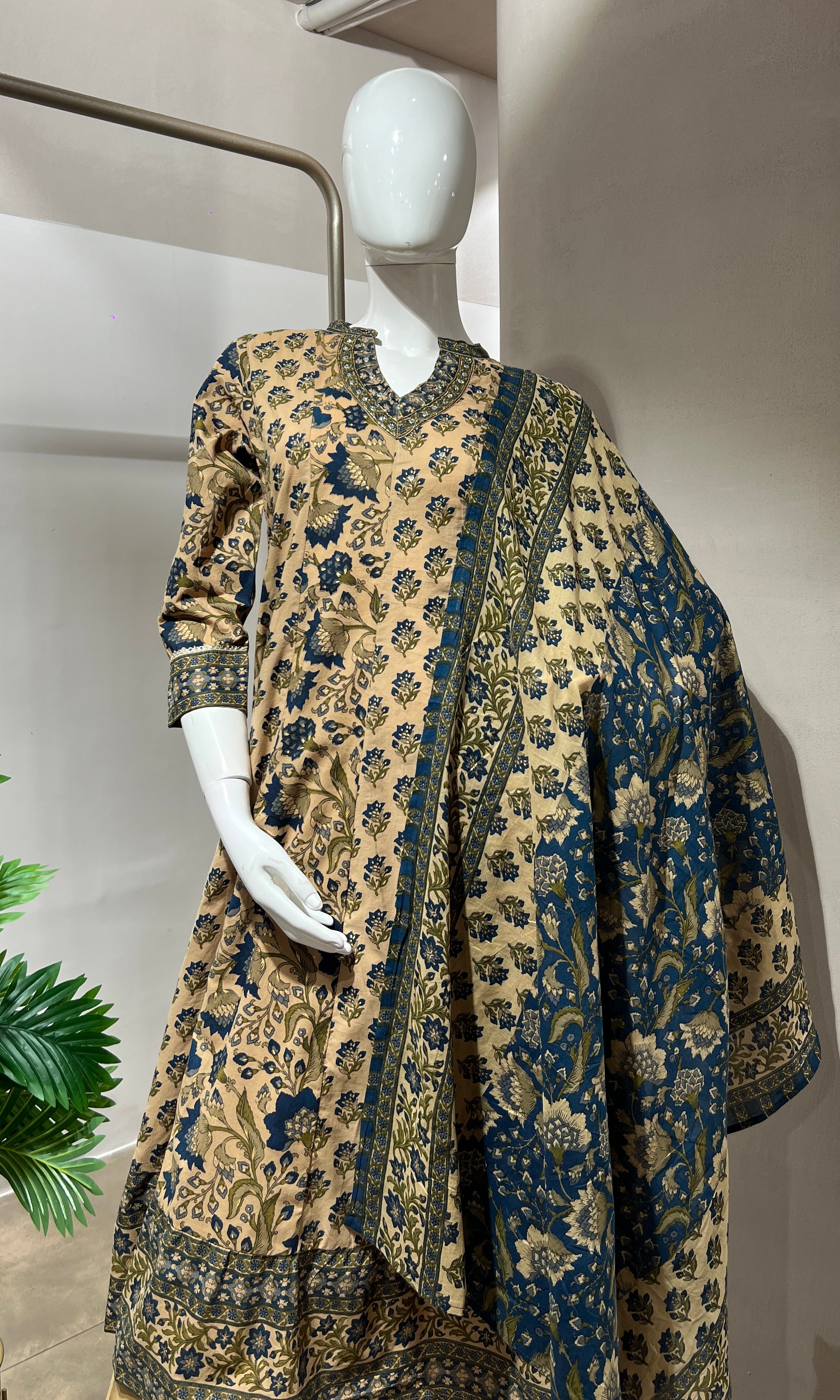 BLUE ETHNIC PRINTED KURTA SET