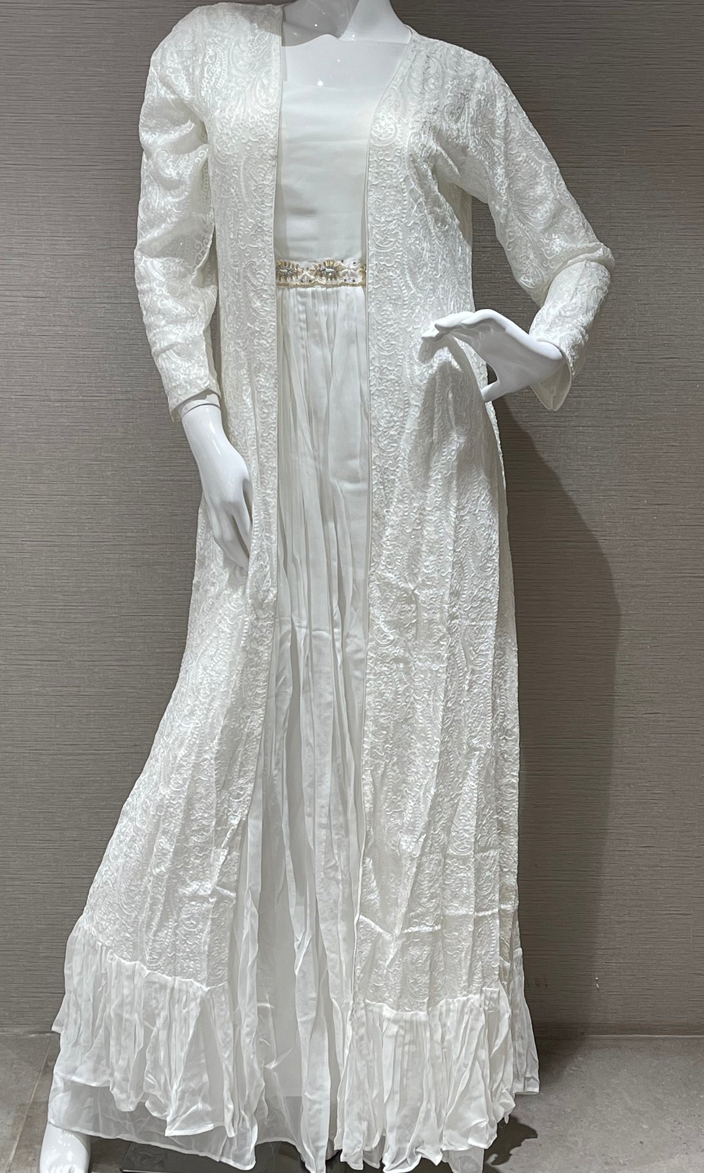 🏝️White long dress with long coat 🏵️