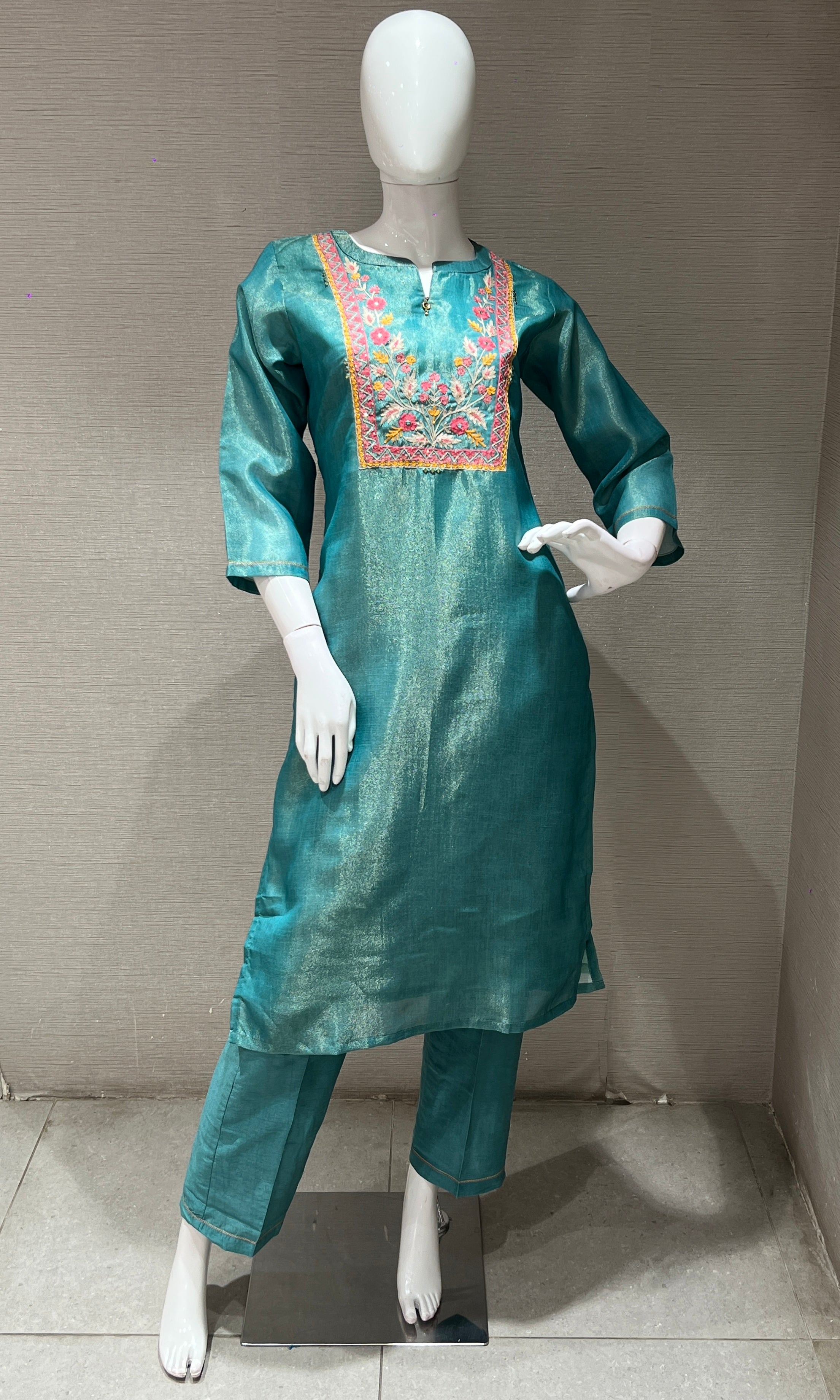 Green EMBROIDERED kurta set WITH PRINT DUPATTA