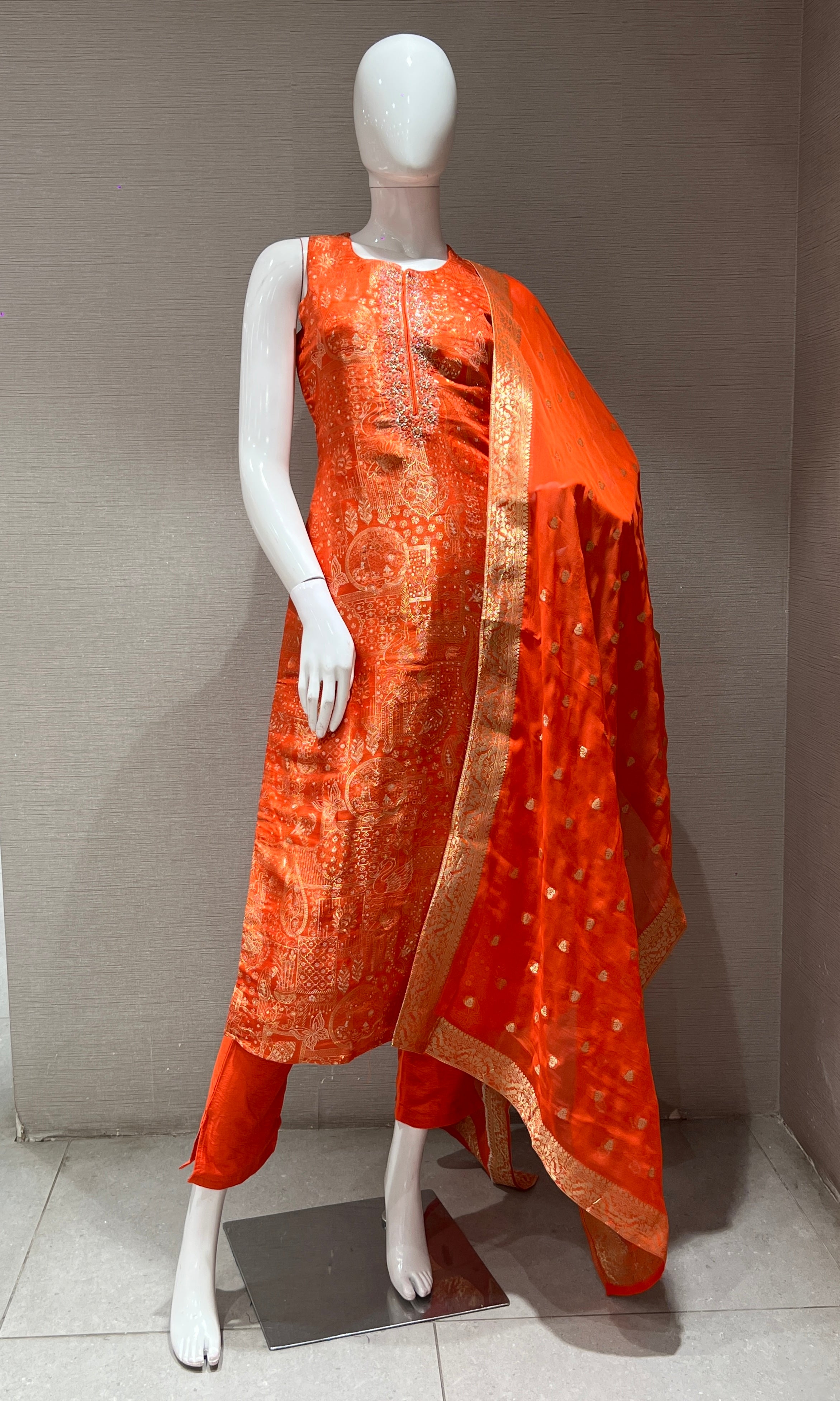 ORANGE ETHNIC KURTA SET WITH WOVEN DUPATTA