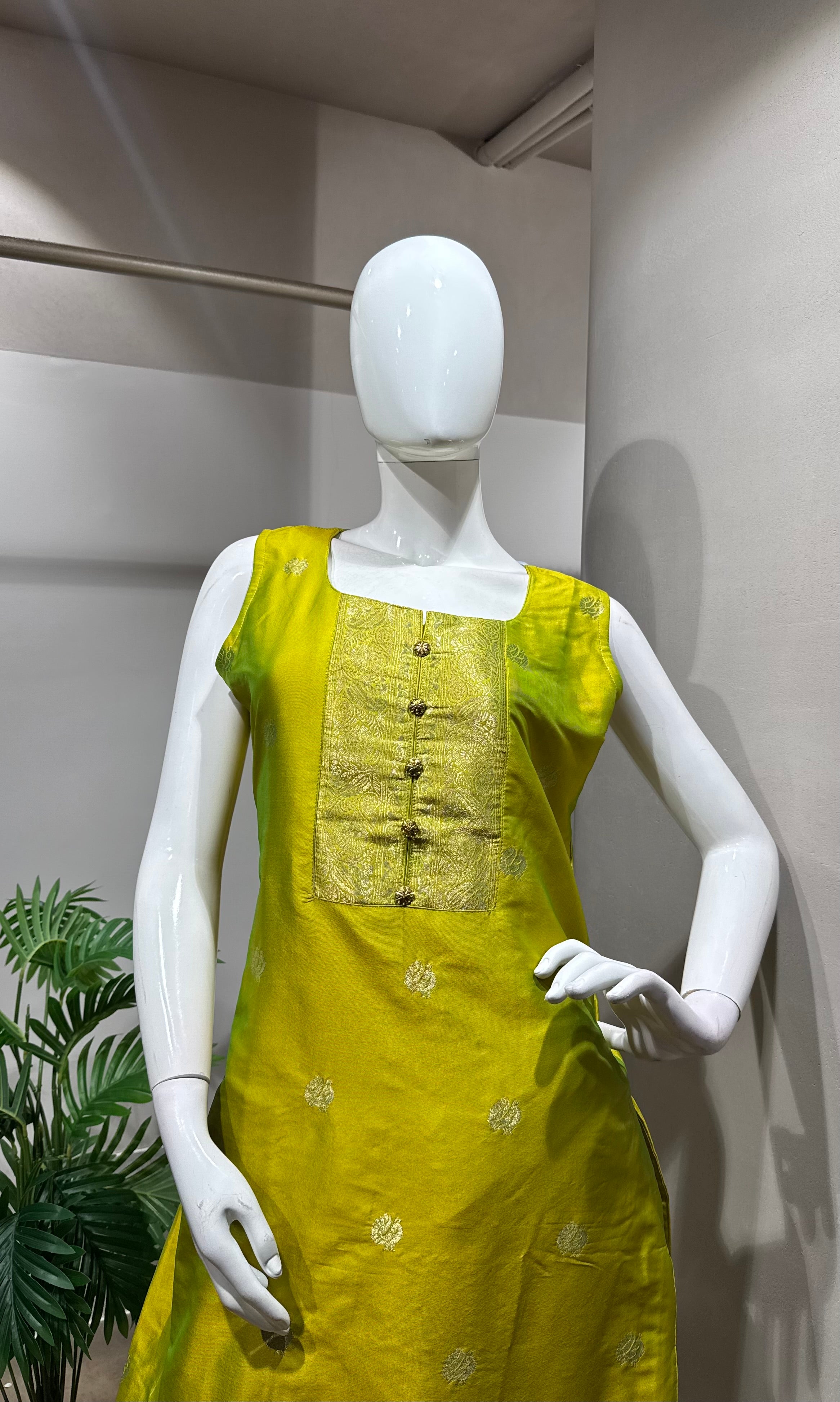GREEN Silk Kurti with Banarasi Dupatta
