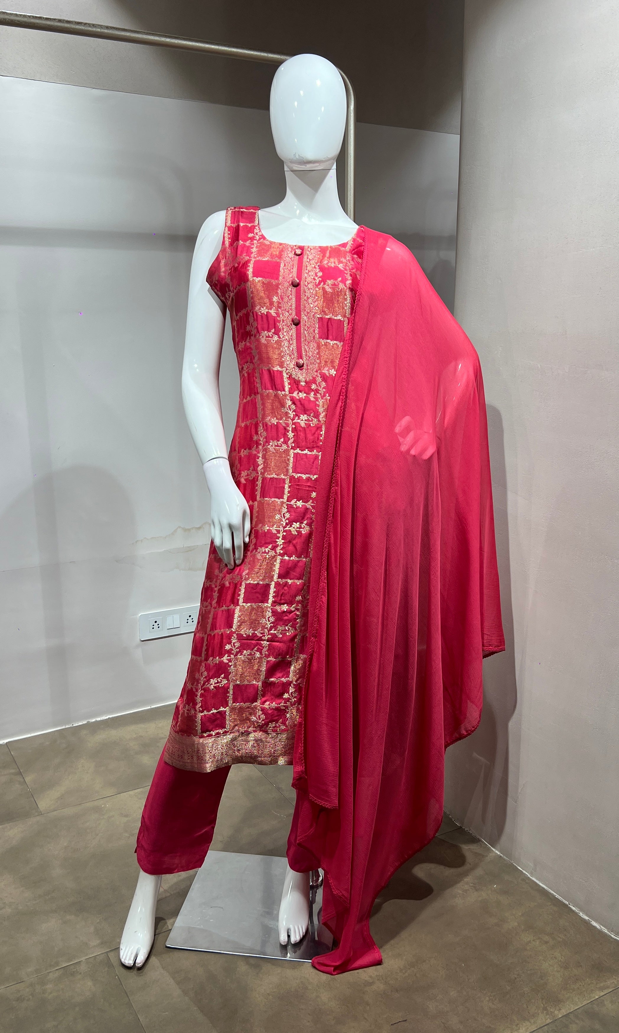 light pink Silk Embroidered Zari Kurta Set
