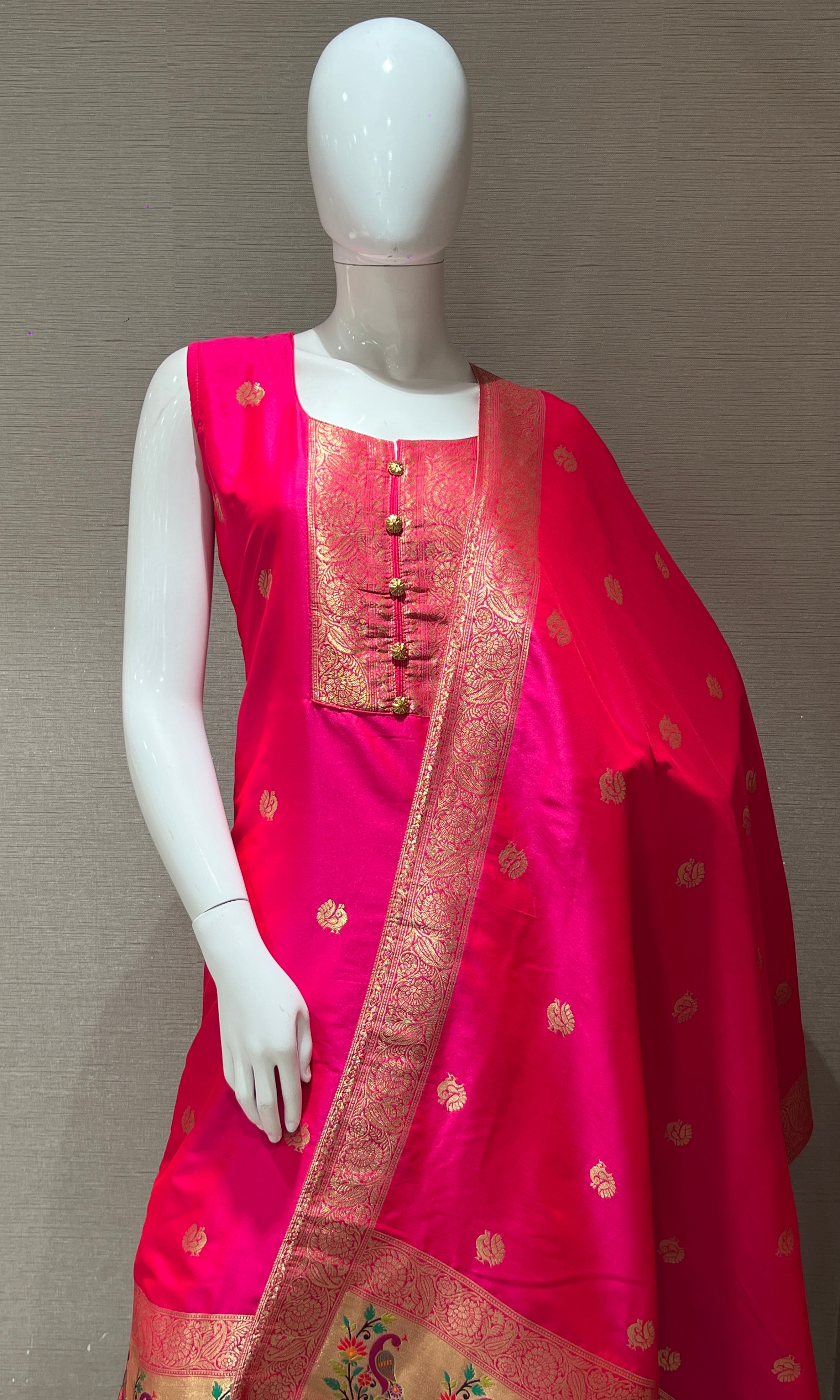 Gulab Banarasi Kurta Set