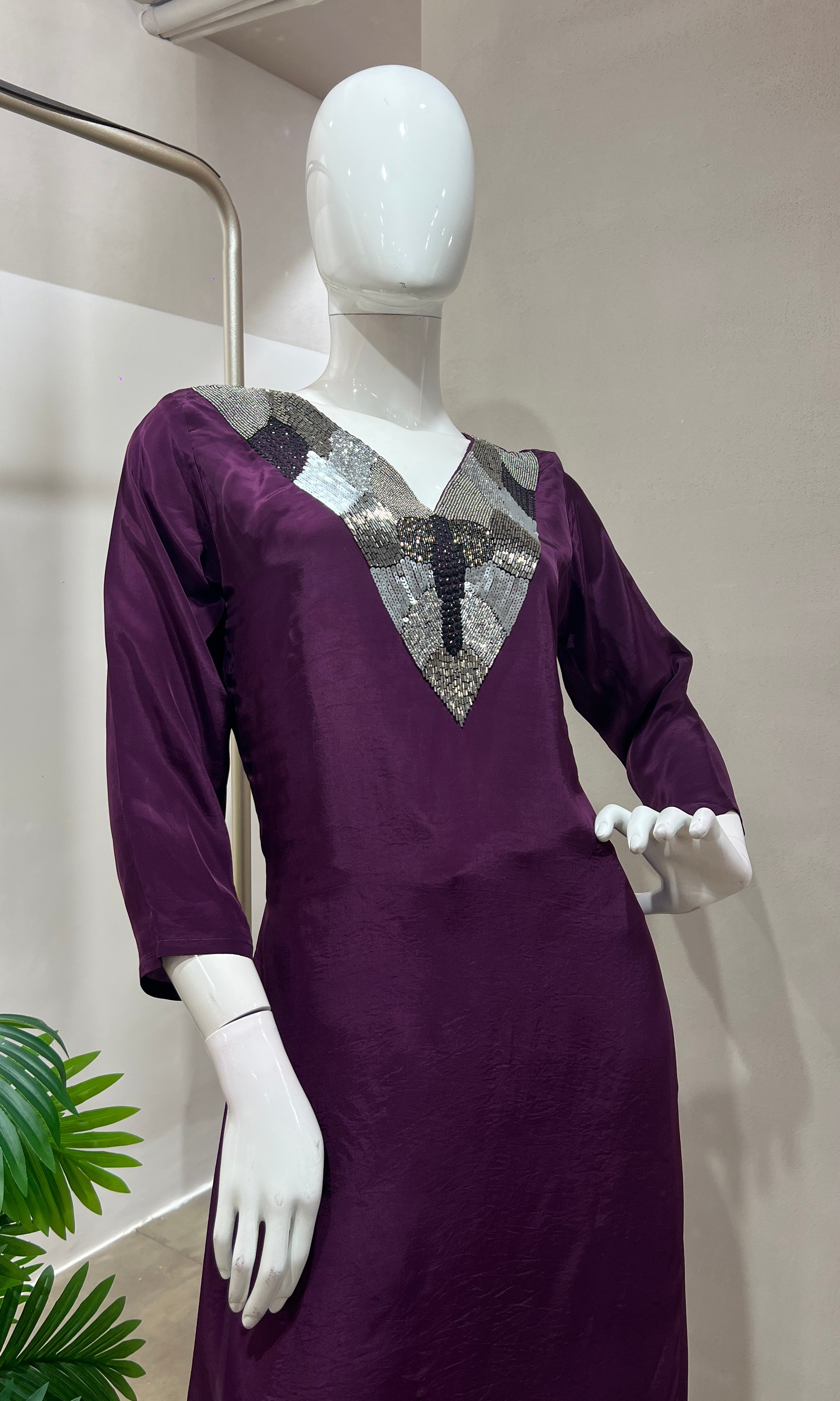 WINE ELEGANT V NECK CORD SET
