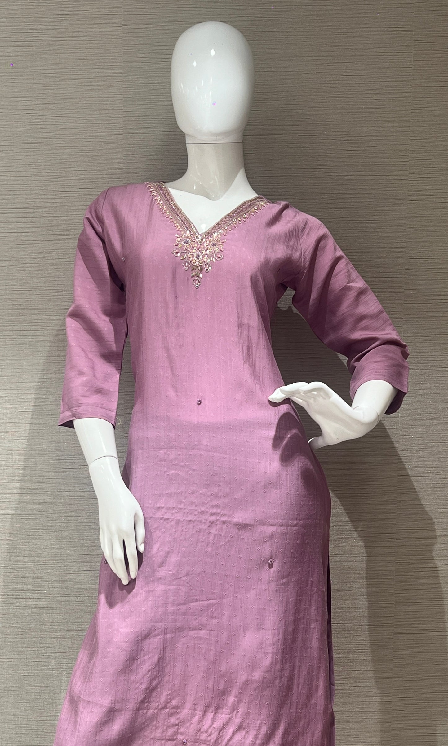 🦄Lavender Kurti with neck design🪻