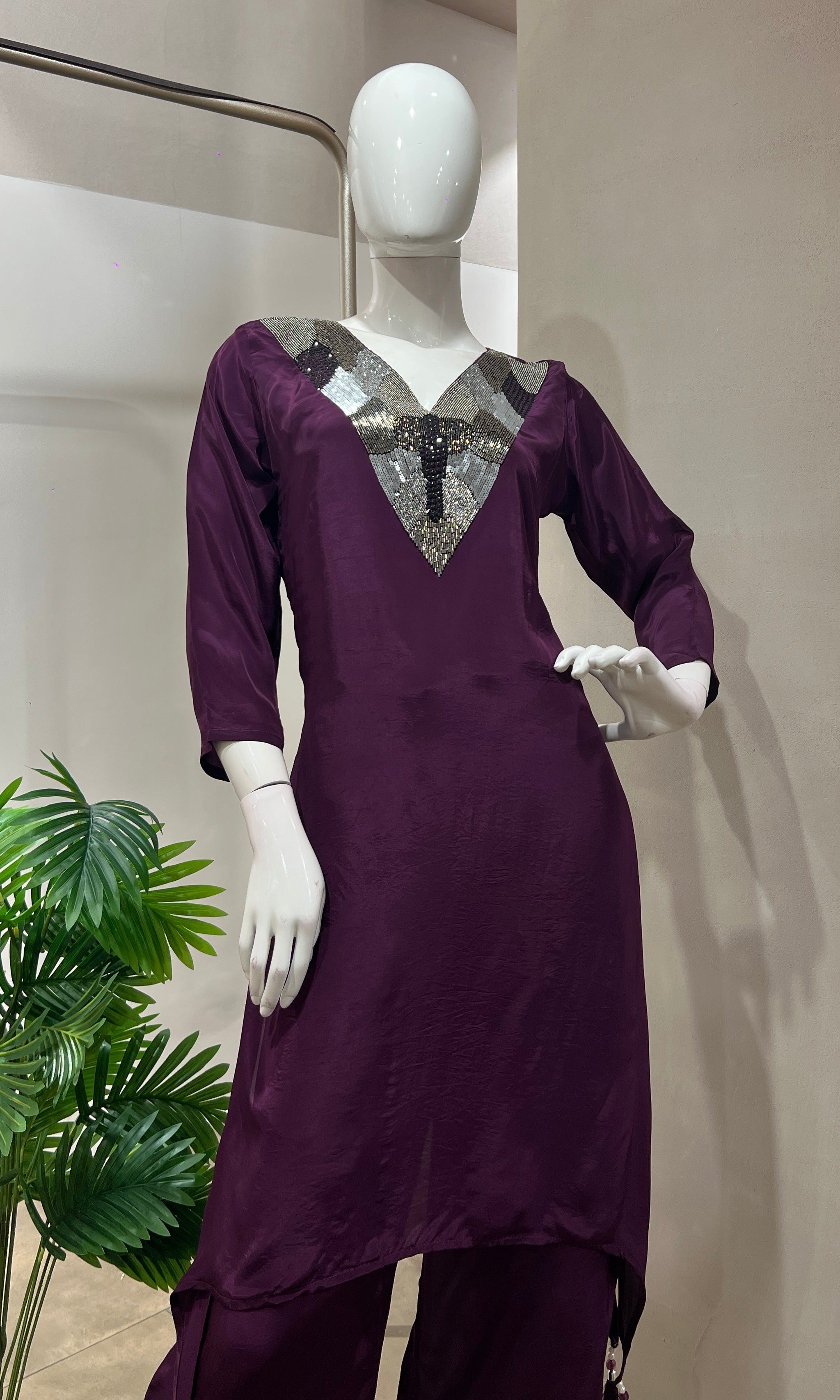 WINE ELEGANT V NECK CORD SET