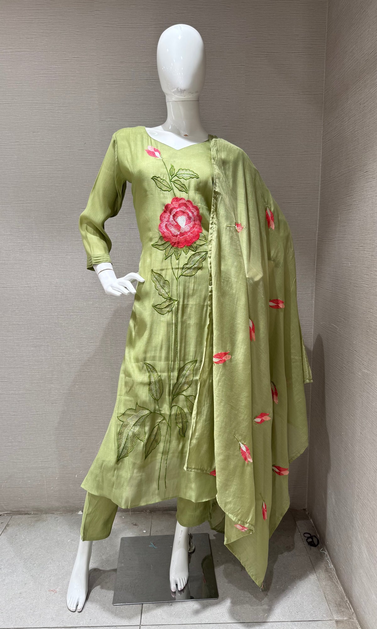 Green cotton Rose floral embroidery kurta set with dupatta