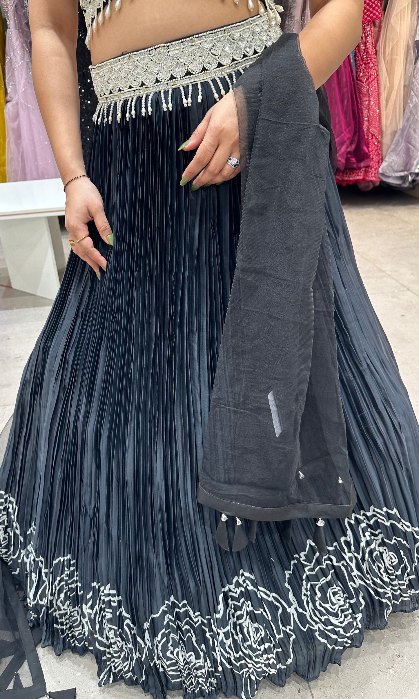 ❤️Black Lehanga with designer blouse and netted dupatta ⚜️