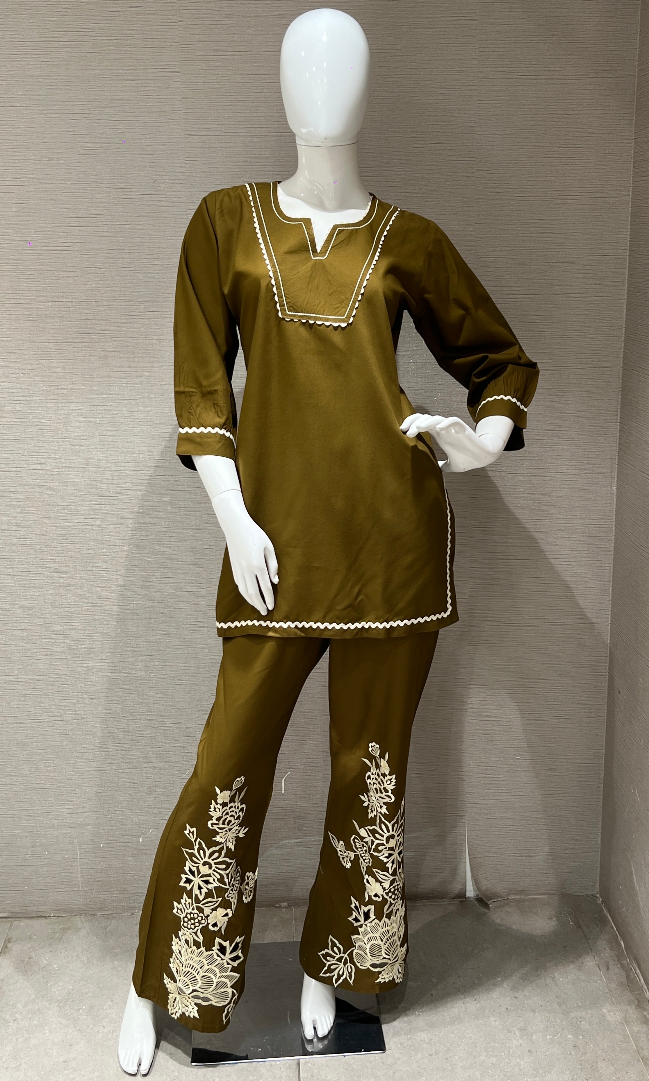 Brown cord set
