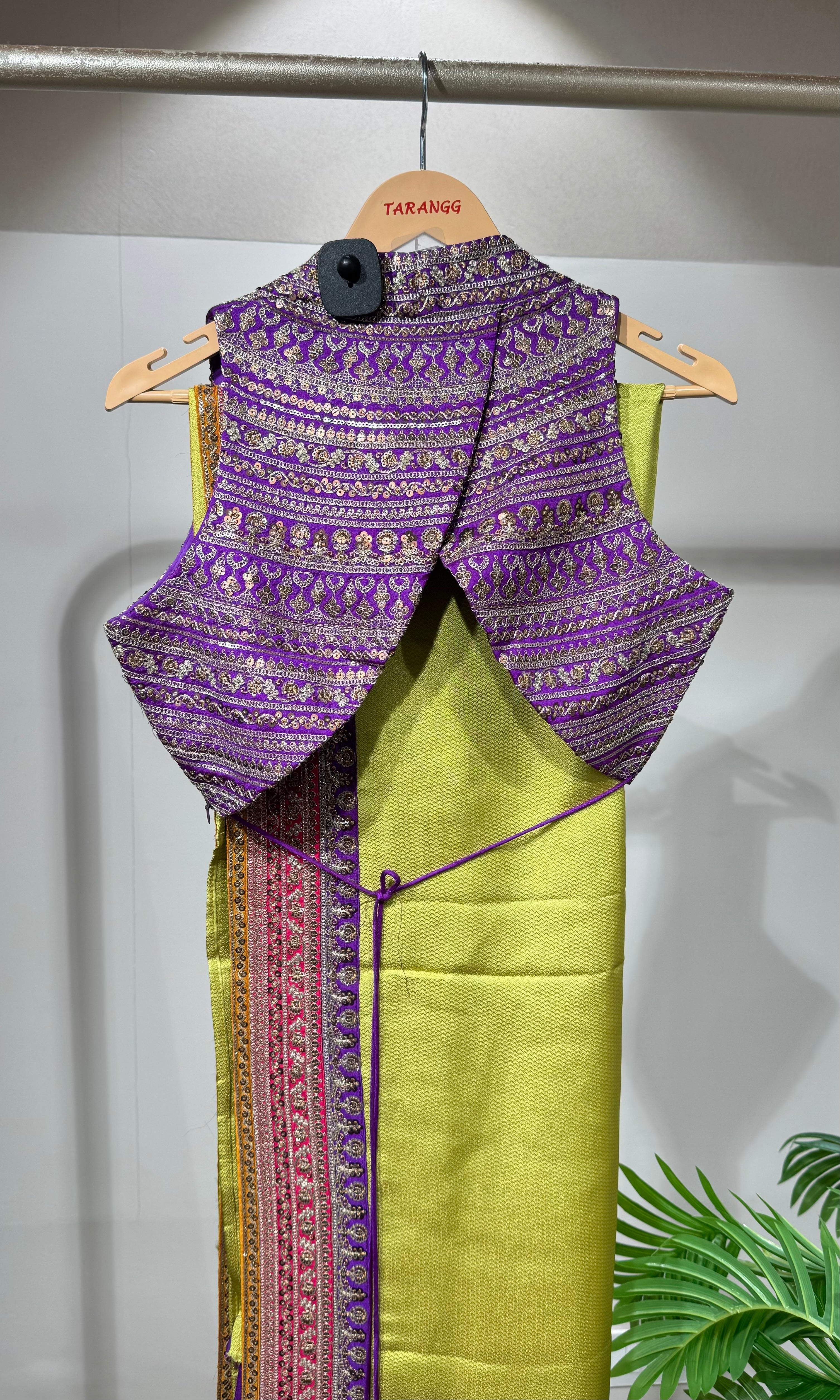 green saree with blouse