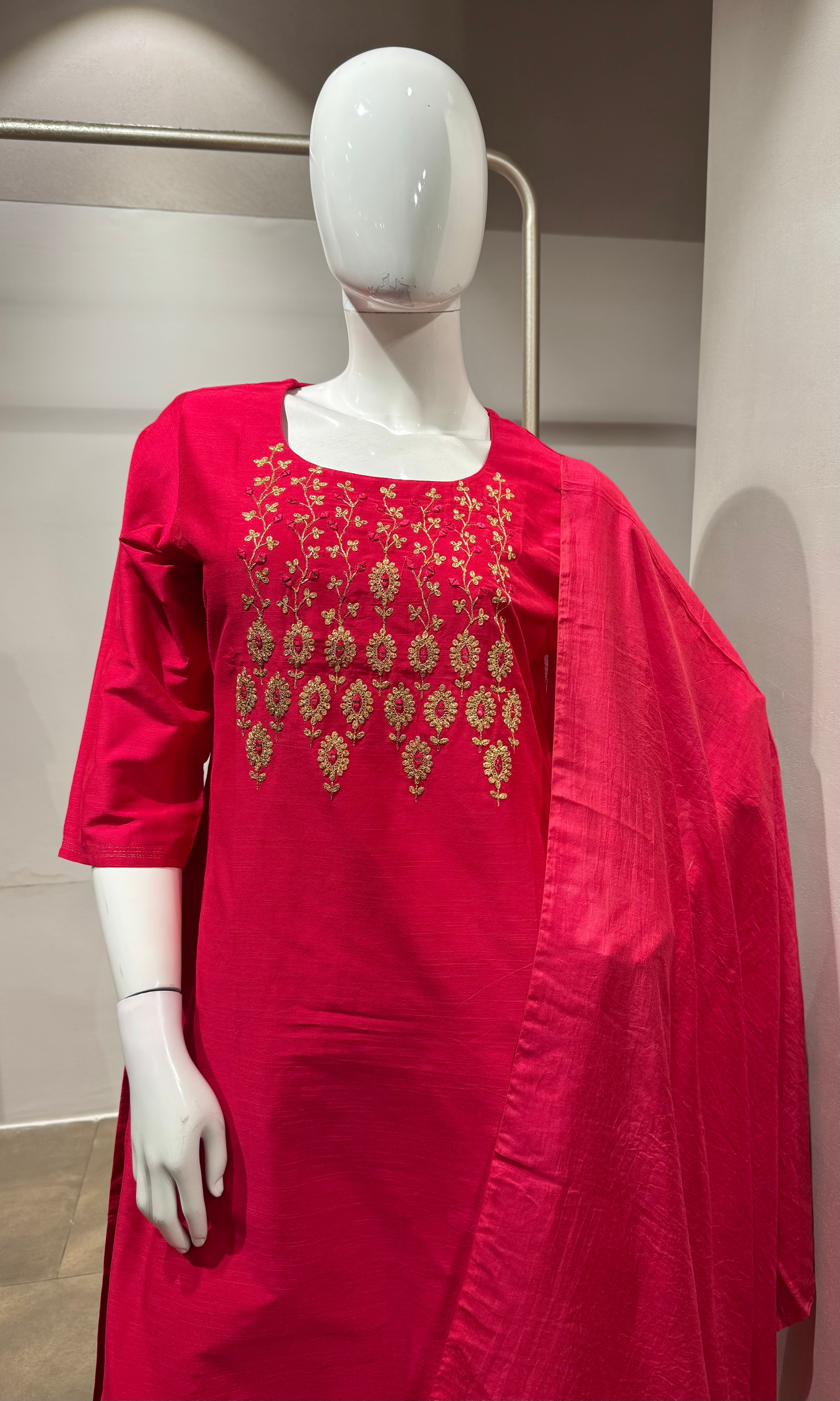 rani pink Ethnic motif kurta set