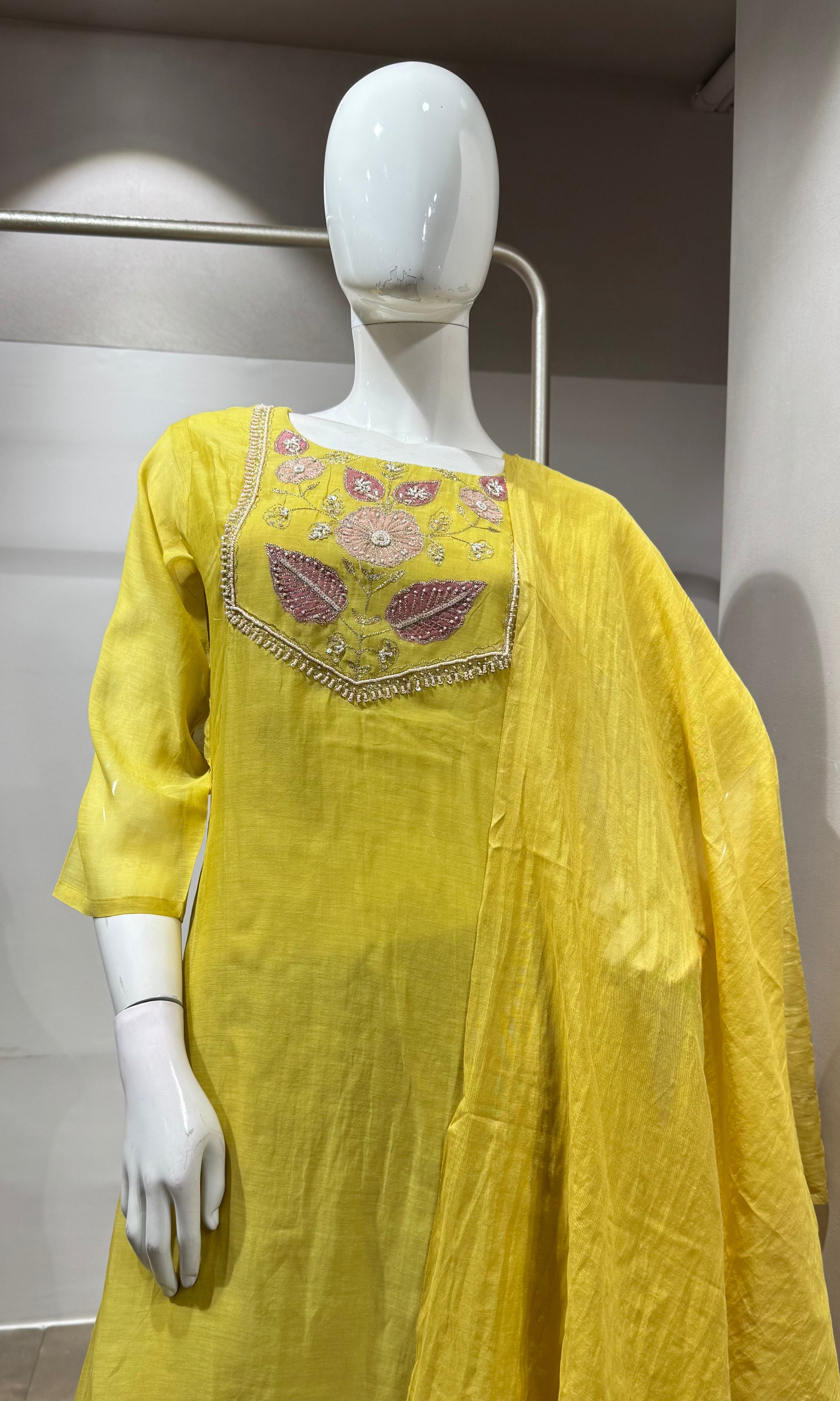 Liril Elegance Floral Embroidered Kurta Set