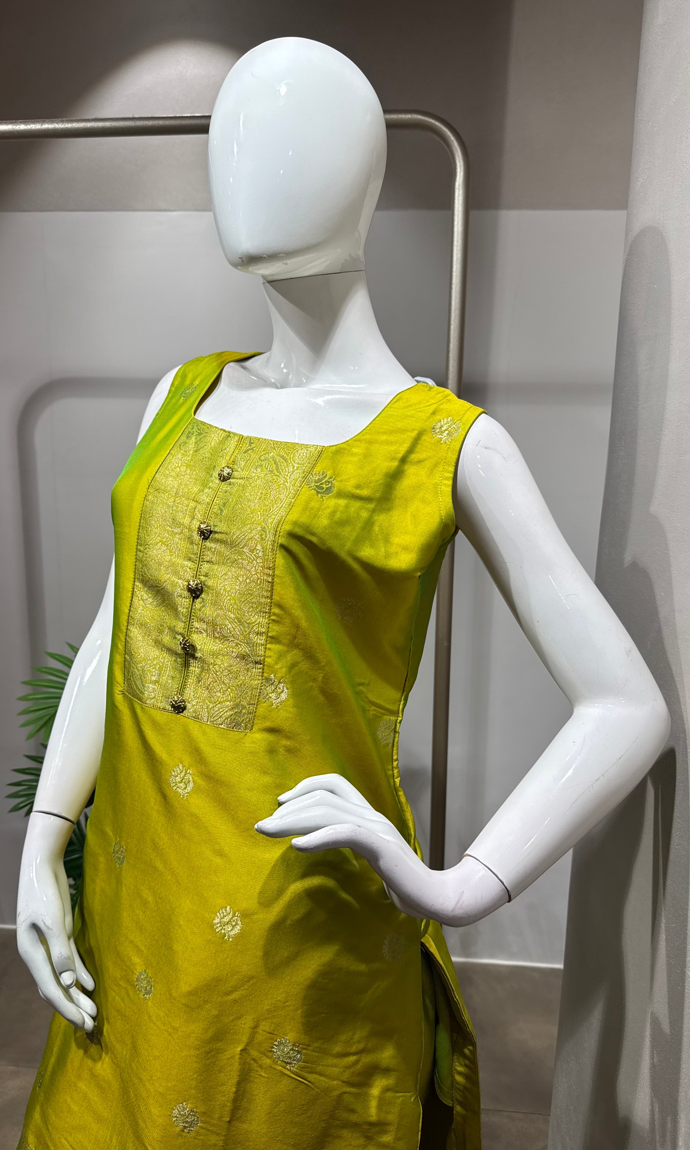 GREEN Silk Kurti with Banarasi Dupatta