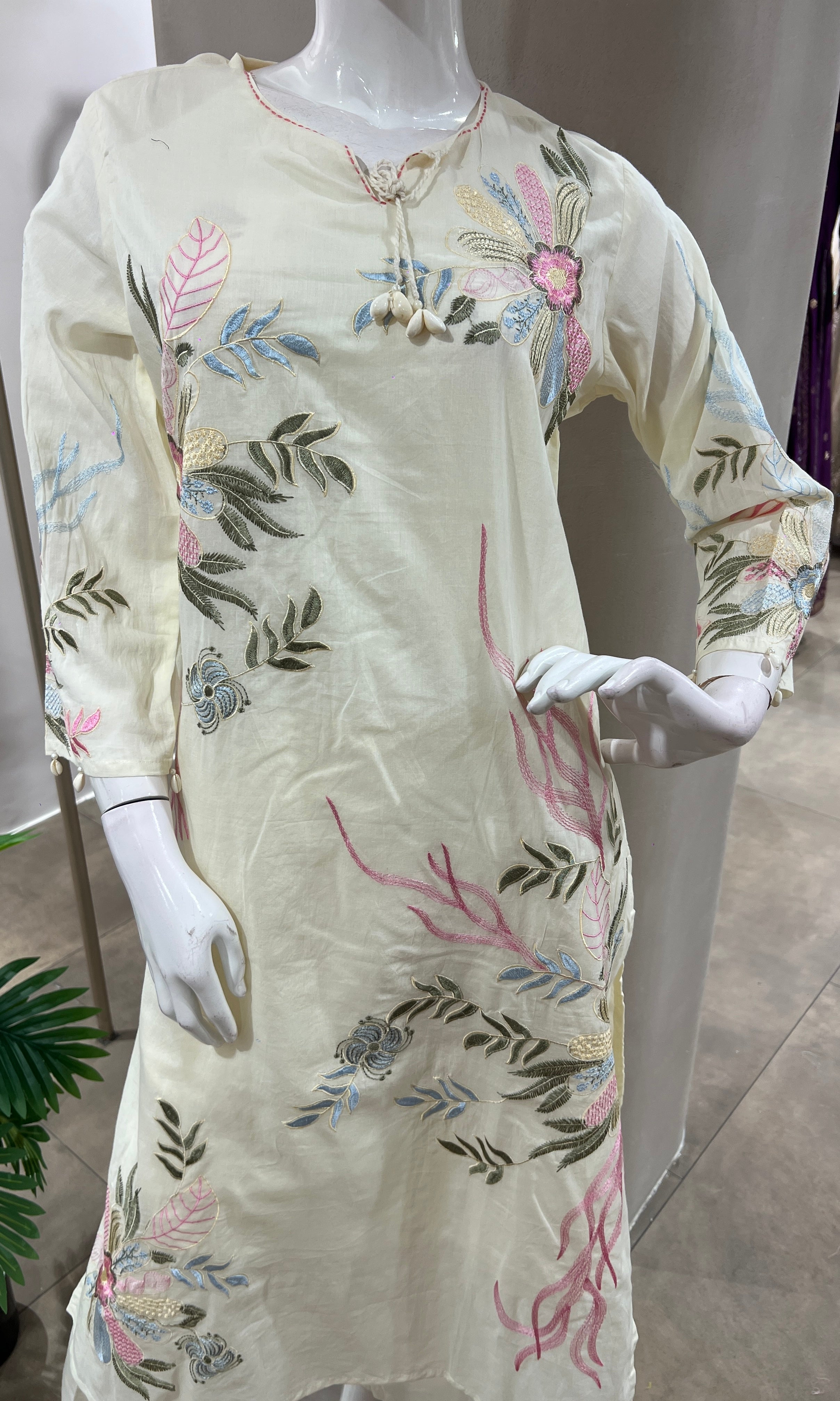 CREAM FLORAL MOTIF KURTA SET