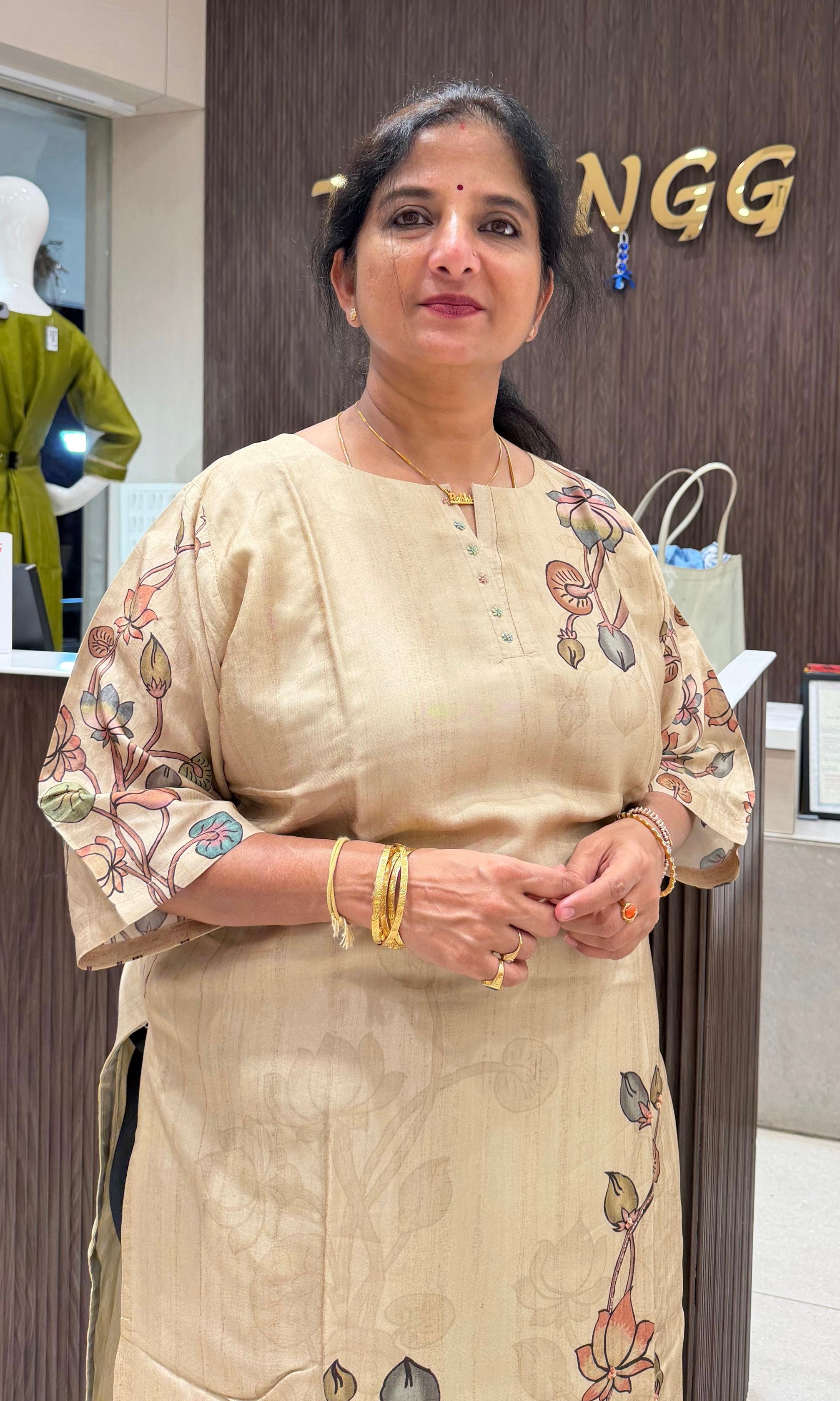 Ivory Linen-Look Kurta with Floral Artistry